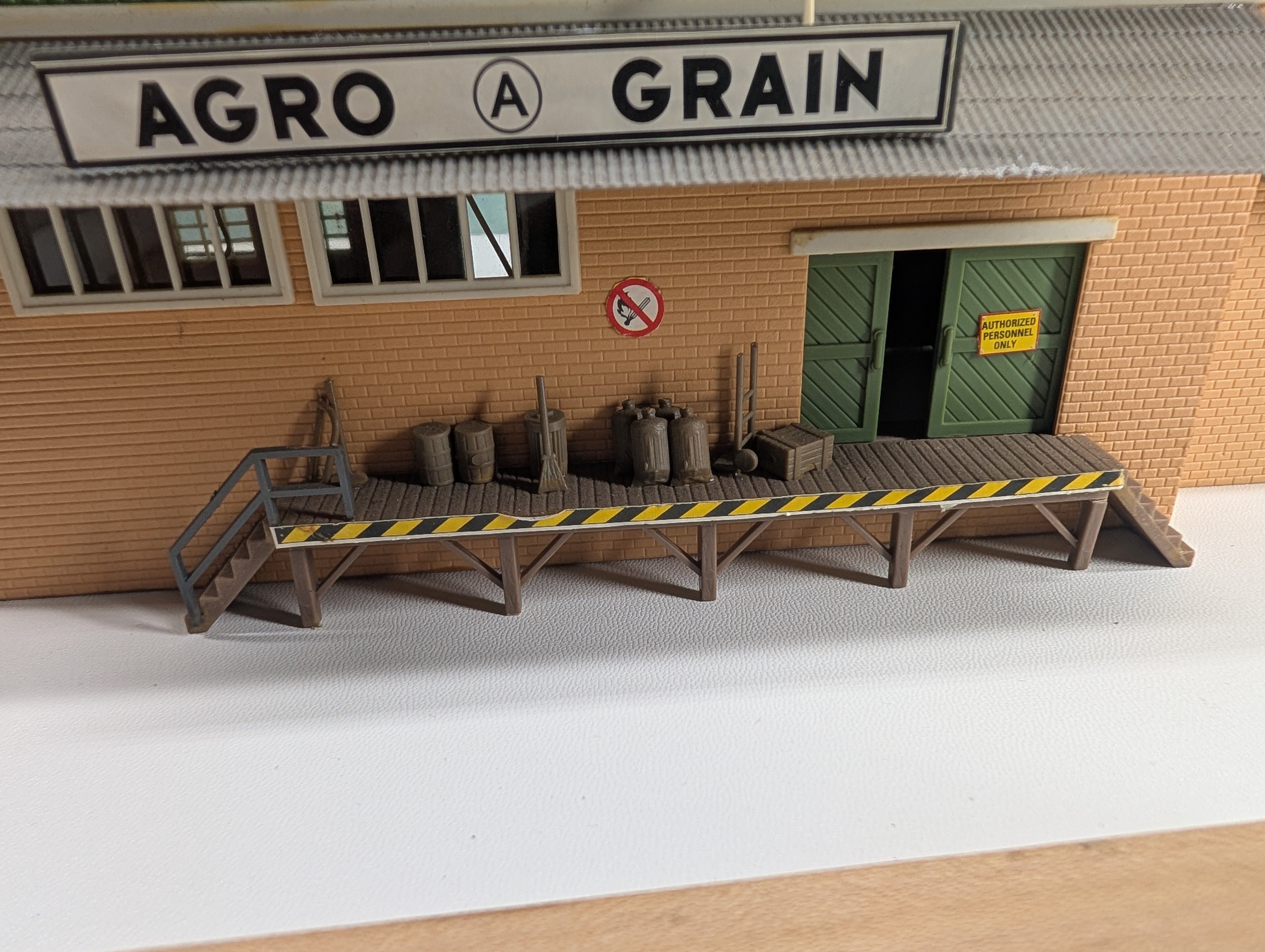 USED HO Scale Argo Grain, Warehouse