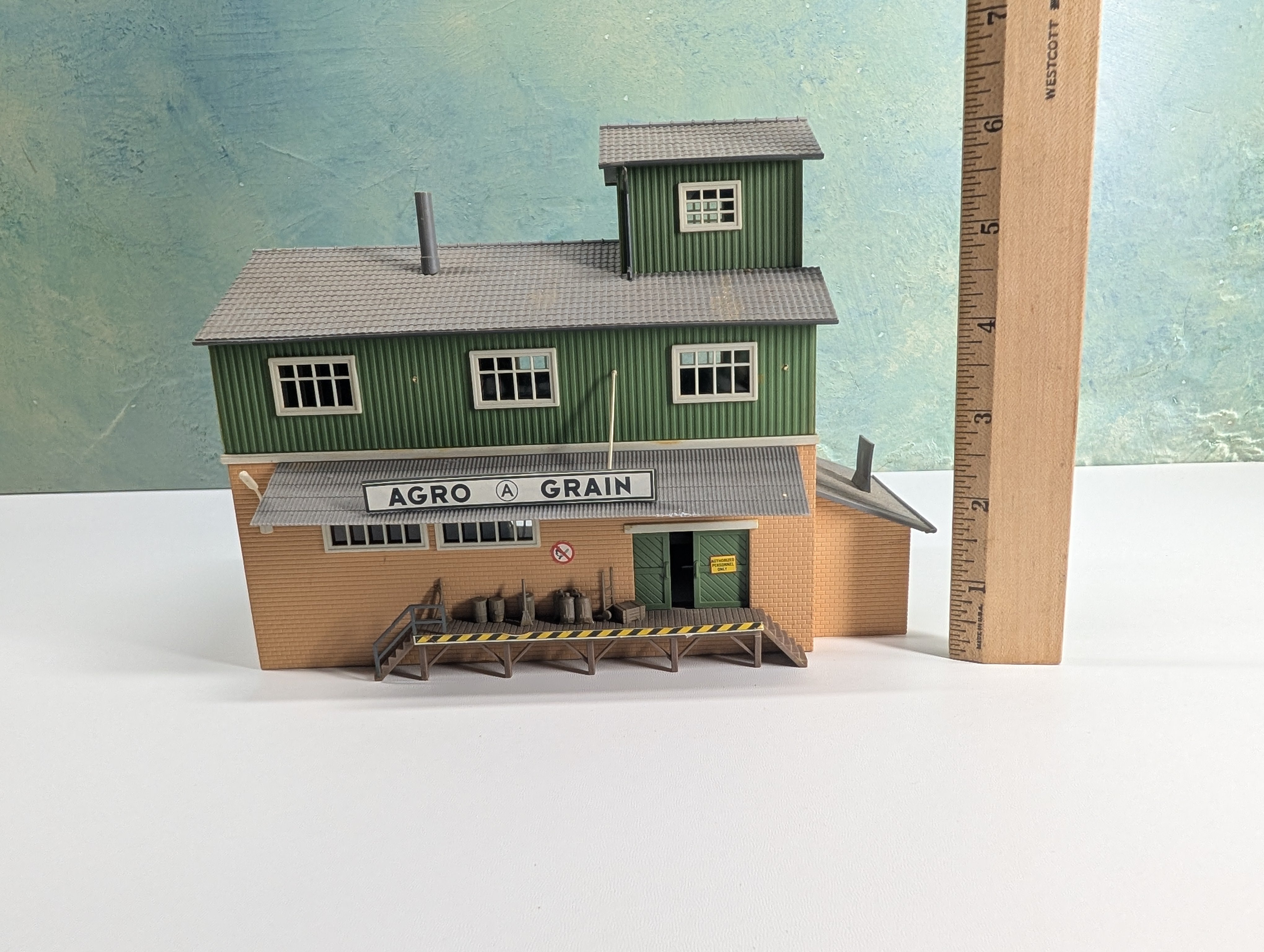 USED HO Scale Argo Grain, Warehouse