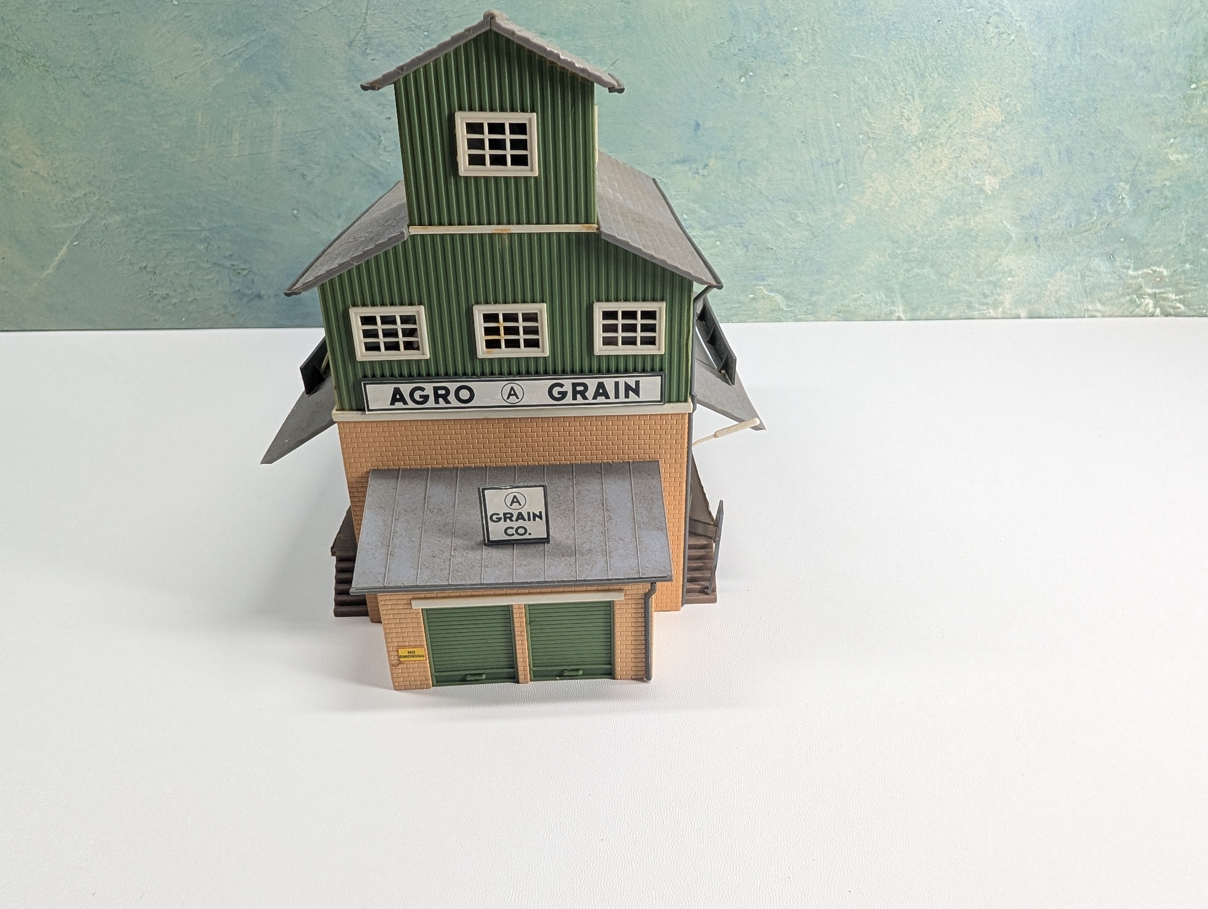 USED HO Scale Argo Grain, Warehouse