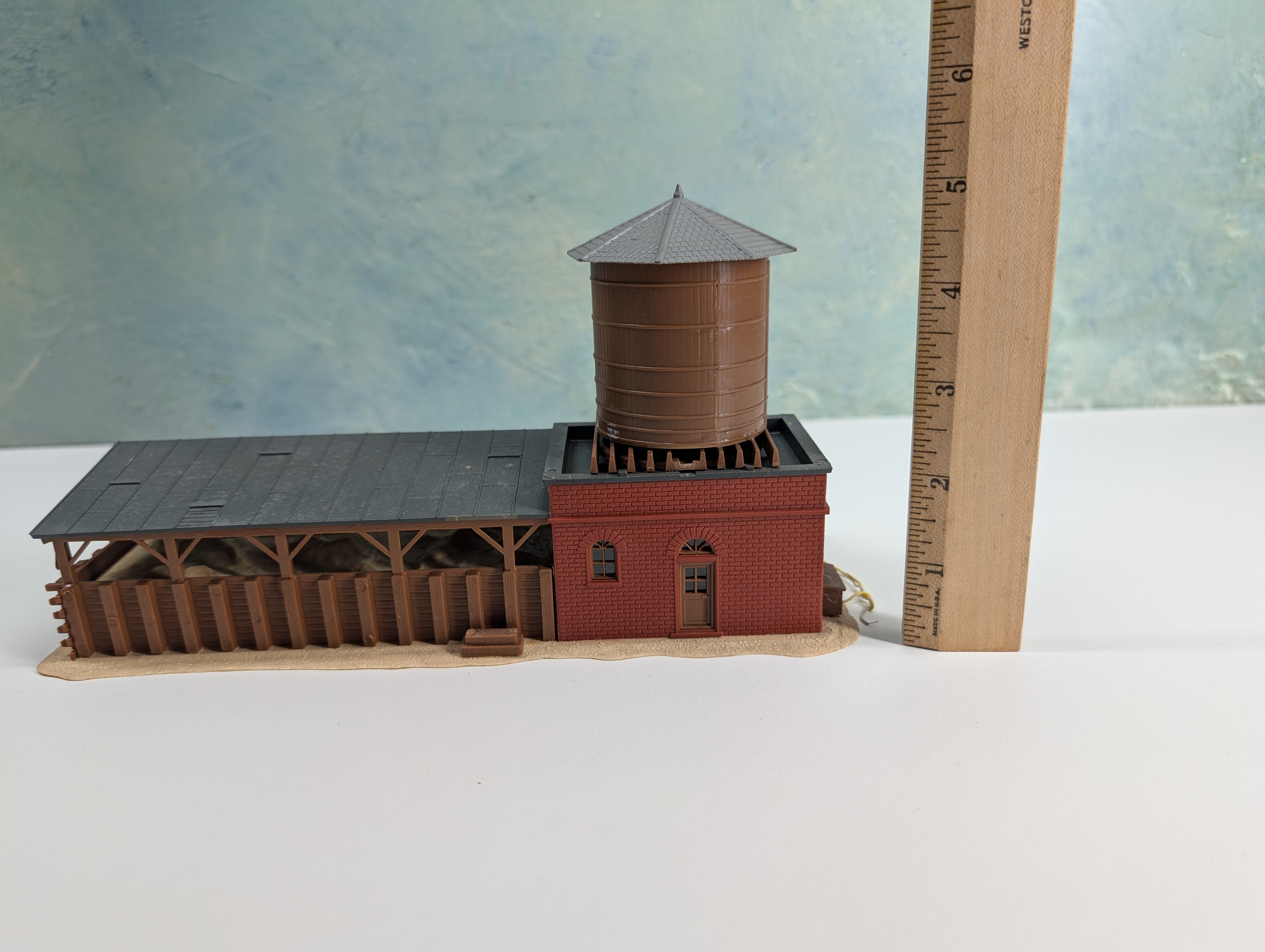 USED Pola HO Scale Sand House w/ Water Tower