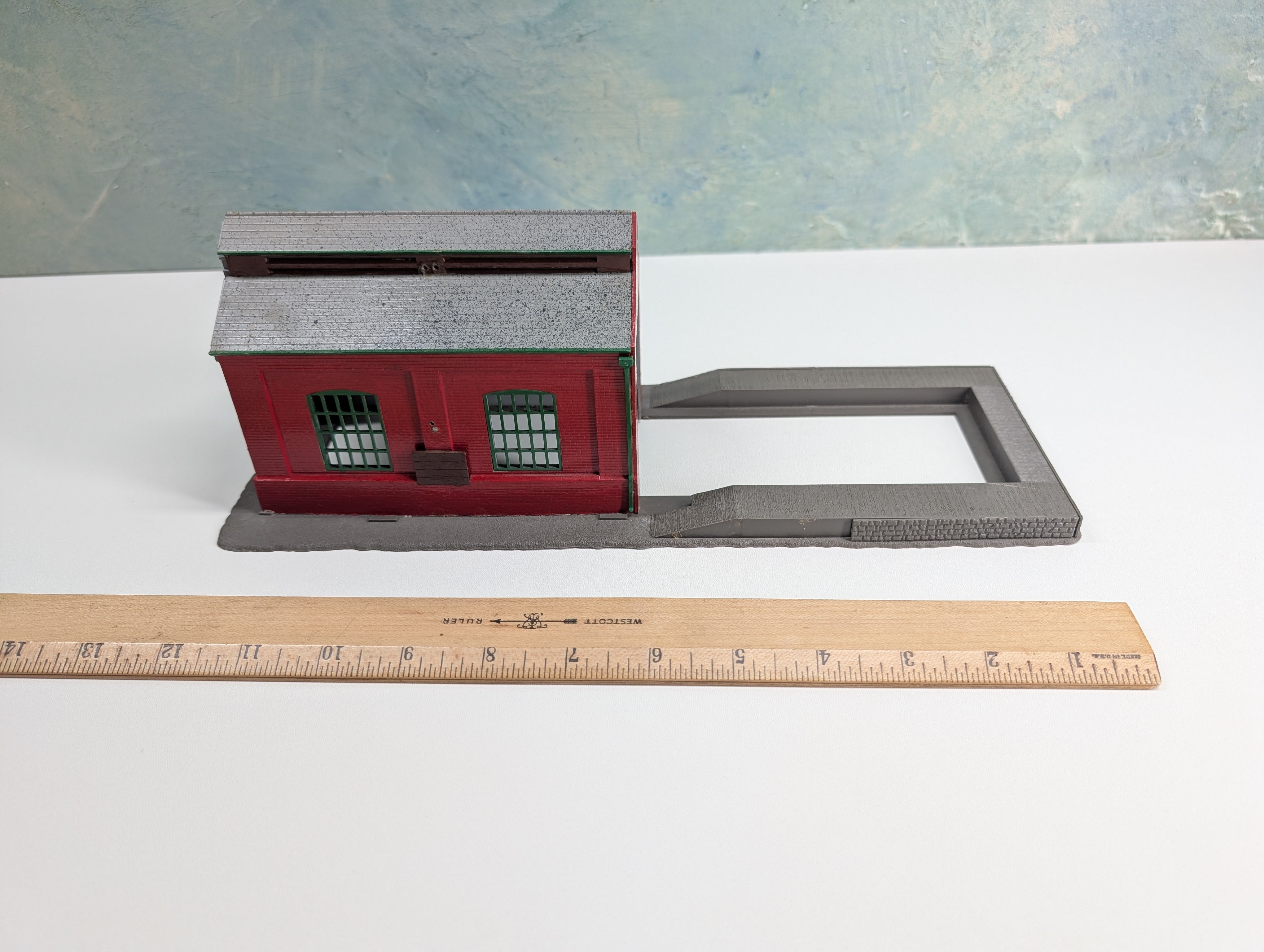 USED HO Scale Single Stall Engine House