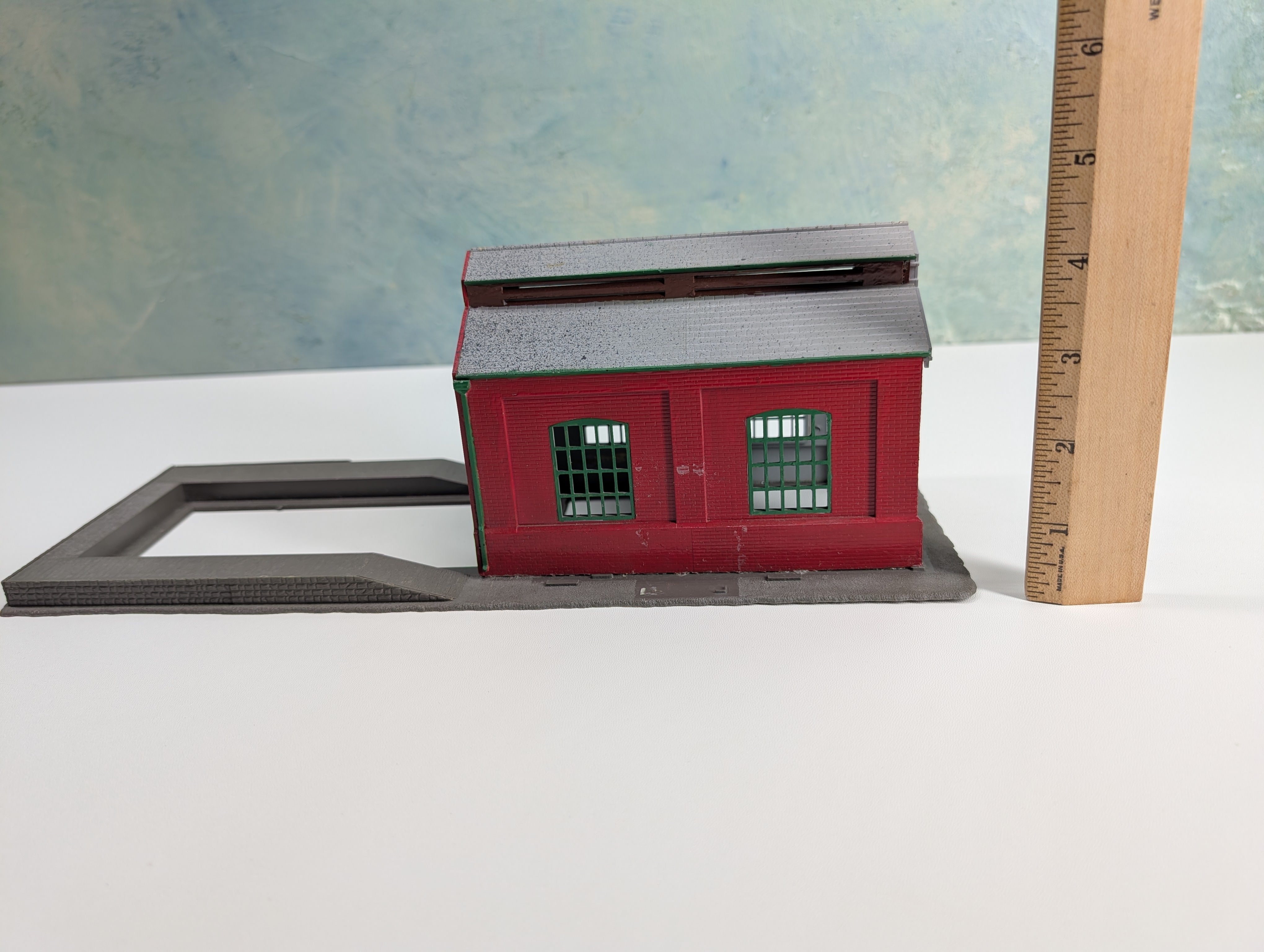 USED HO Scale Single Stall Engine House