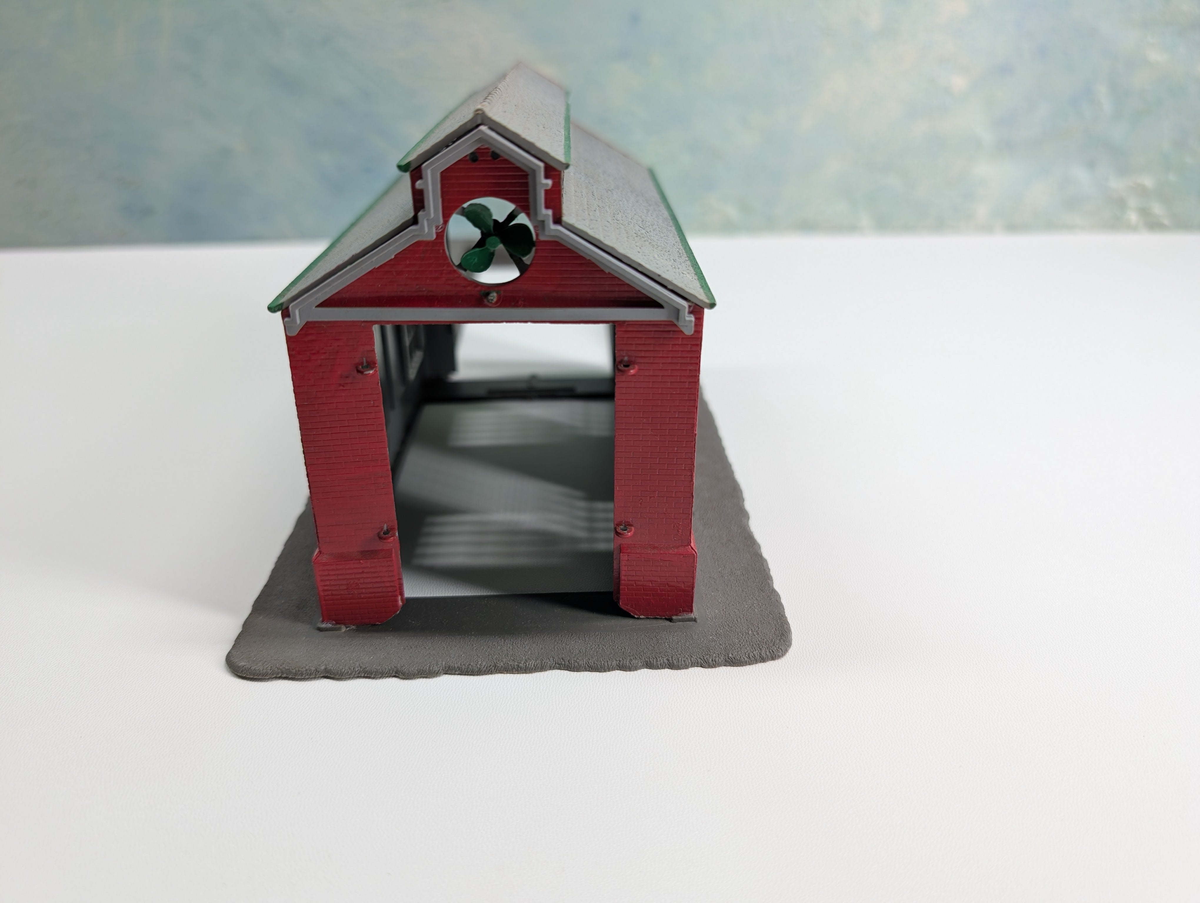 USED HO Scale Single Stall Engine House