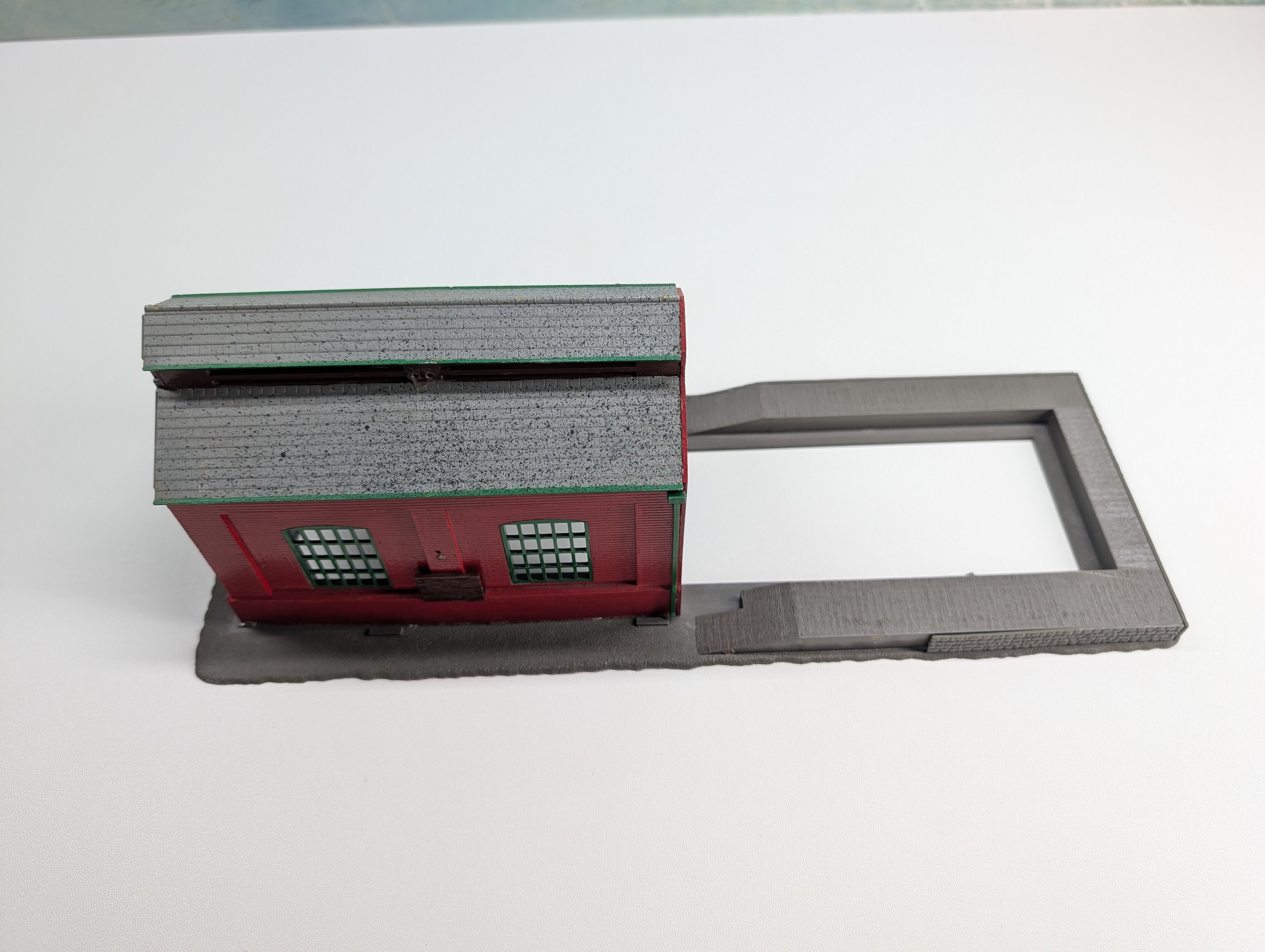 USED HO Scale Single Stall Engine House