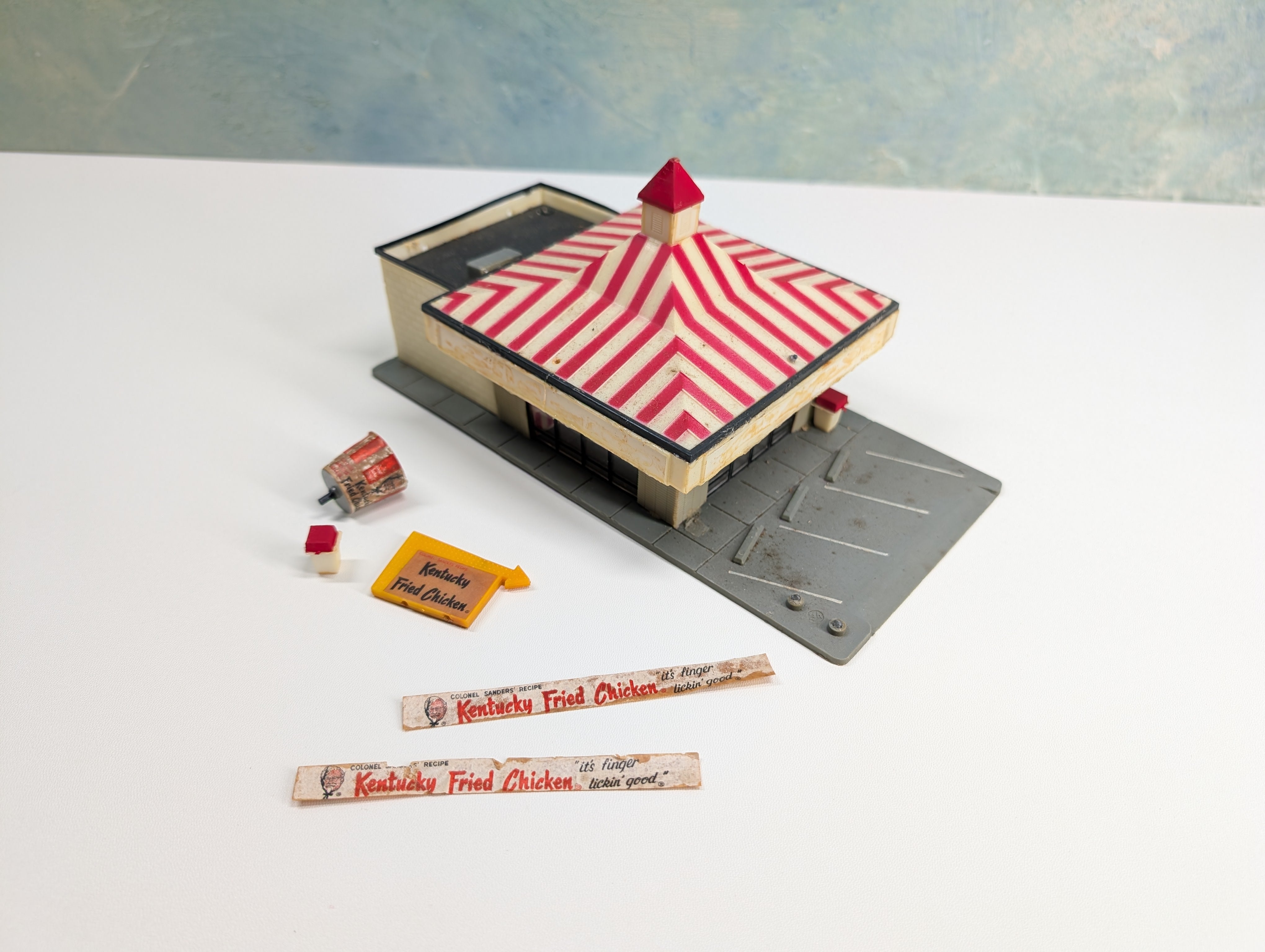 USED HO Scale KFC Restaurant