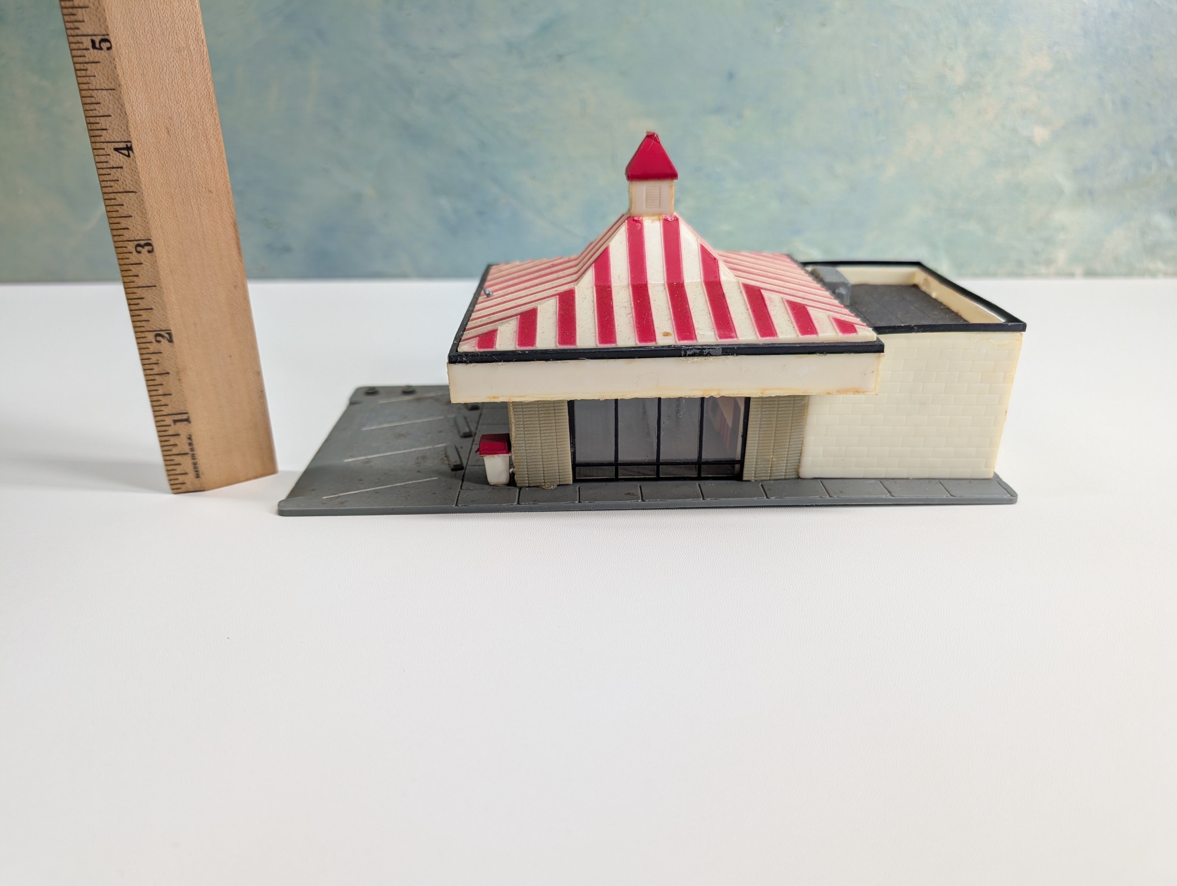 USED HO Scale KFC Restaurant