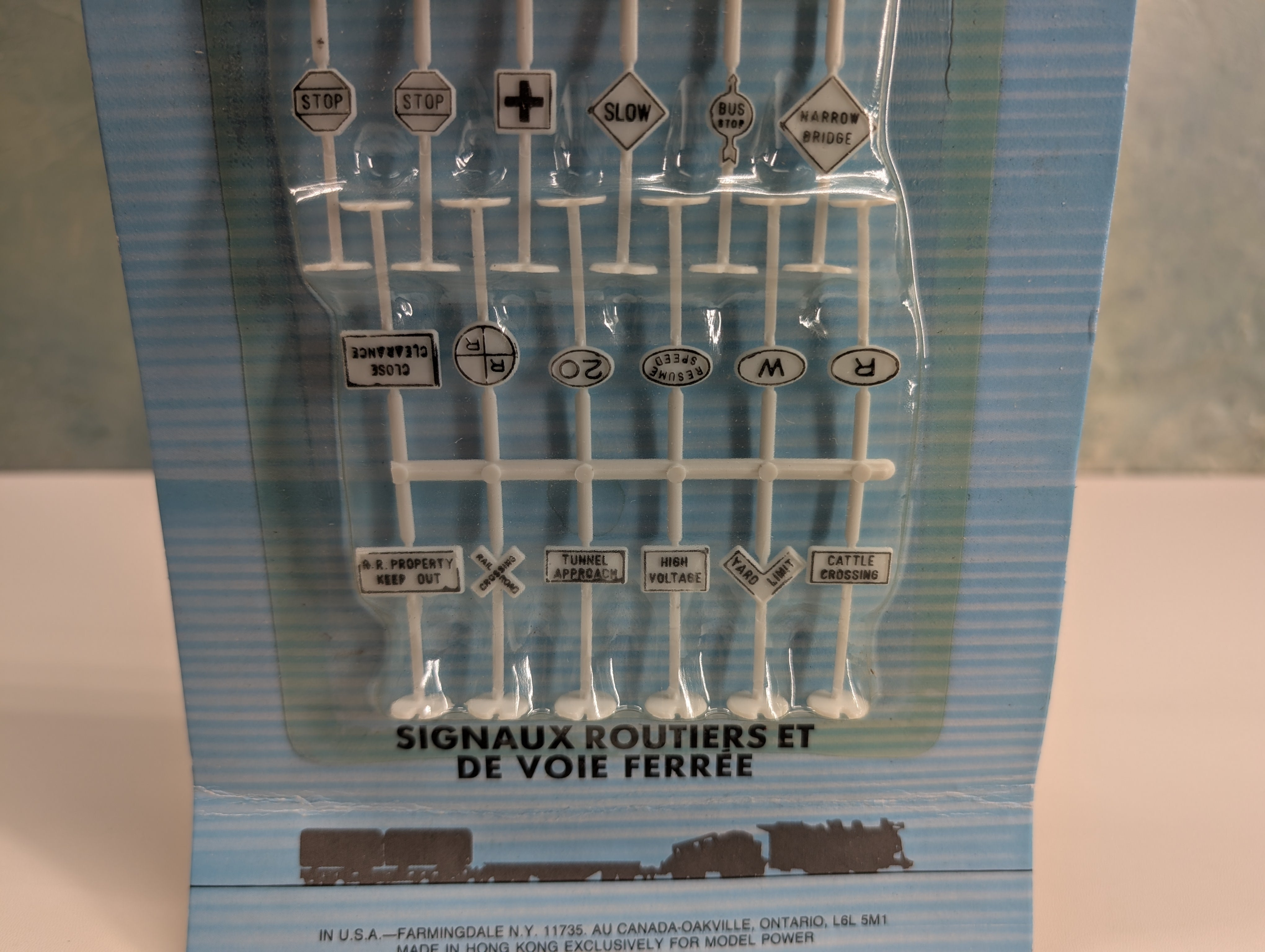 Model Power 1454 HO Scale Road & Railroad Signs (Sealed)