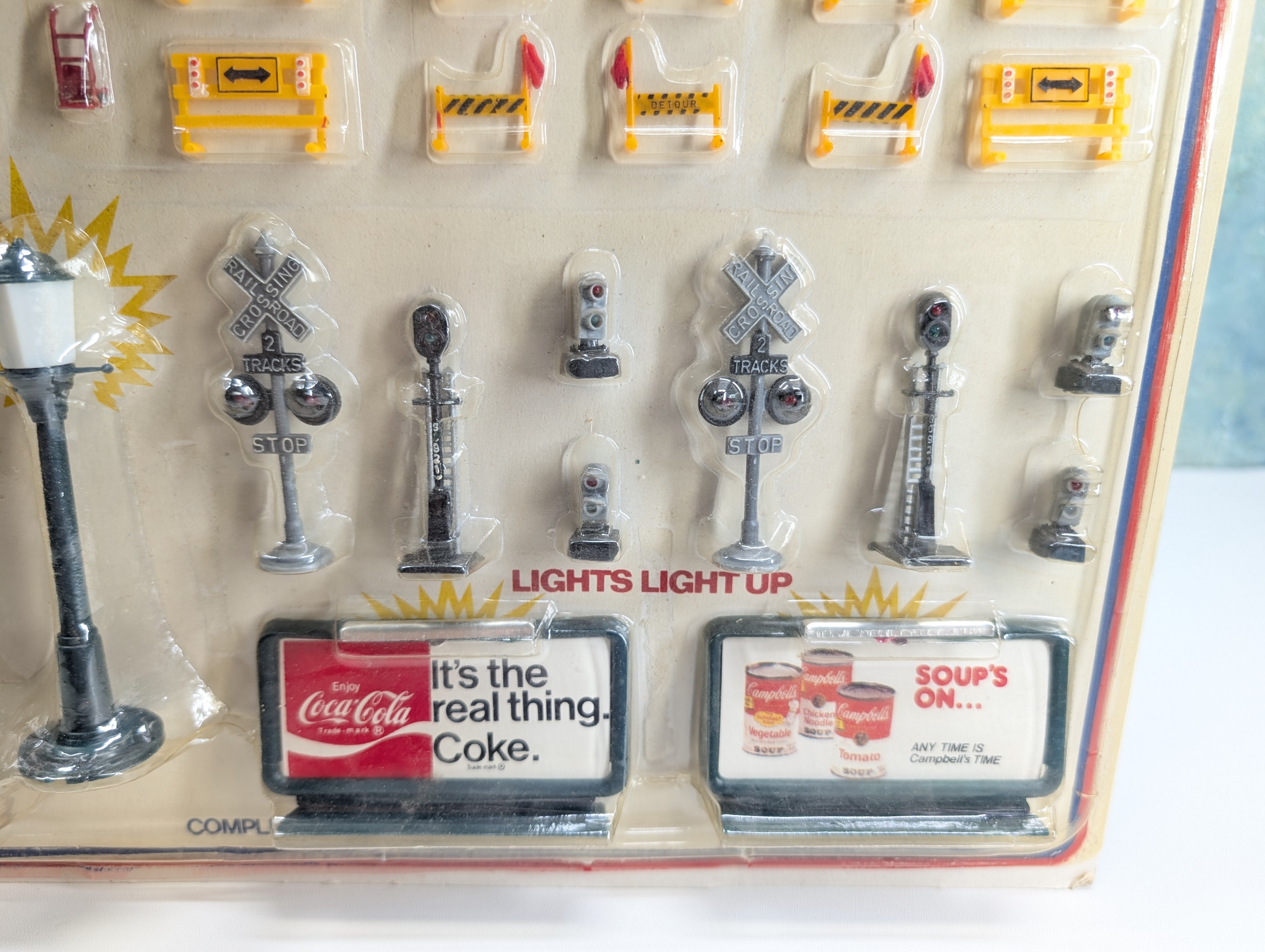 Life-Like 1220 HO Scale Accessory Set, Billboards, Construction, Lights (35 pcs)