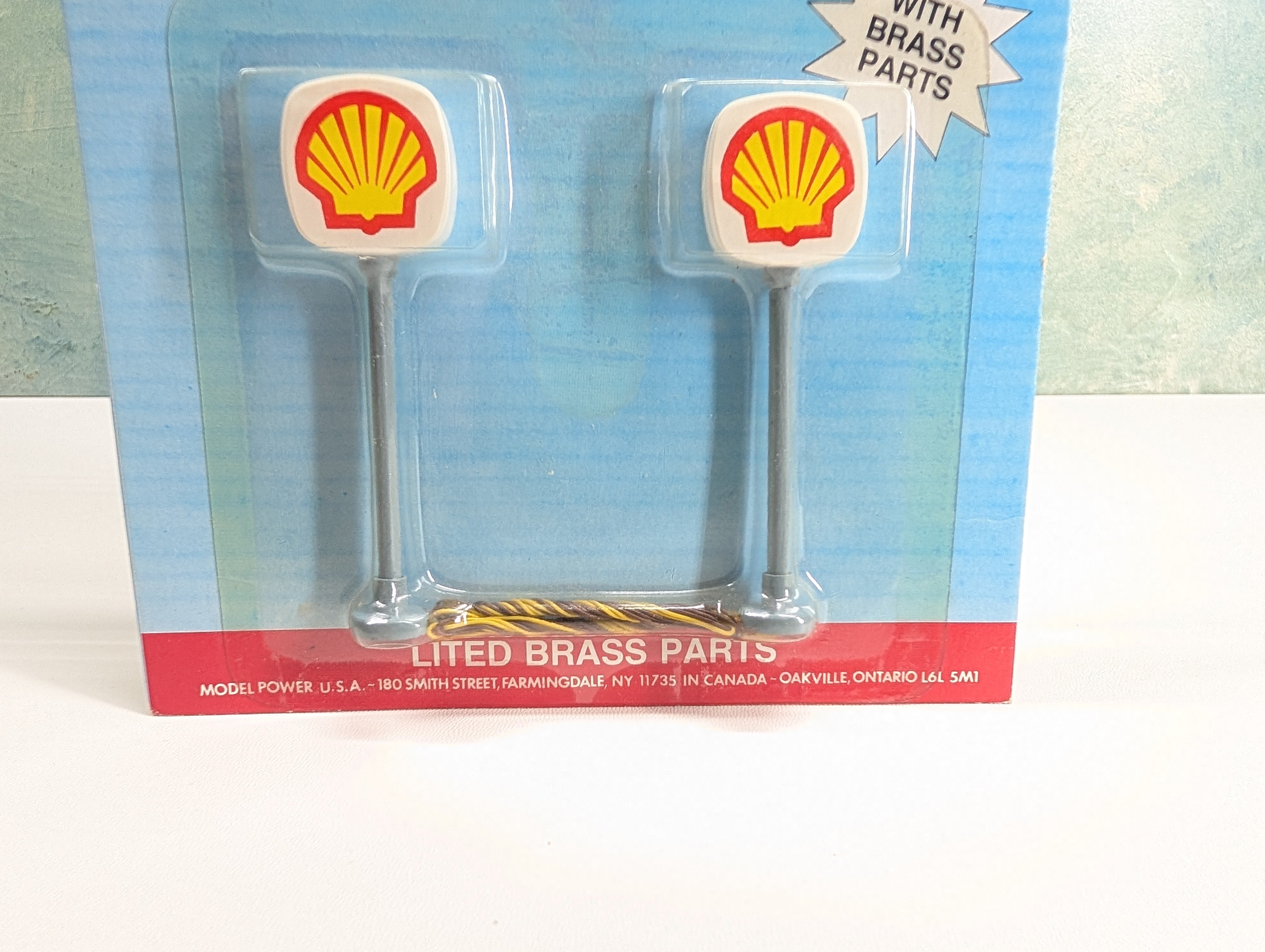 Model Power 704 HO Scale Lited Gas Station Signs, Shell (2 pcs)