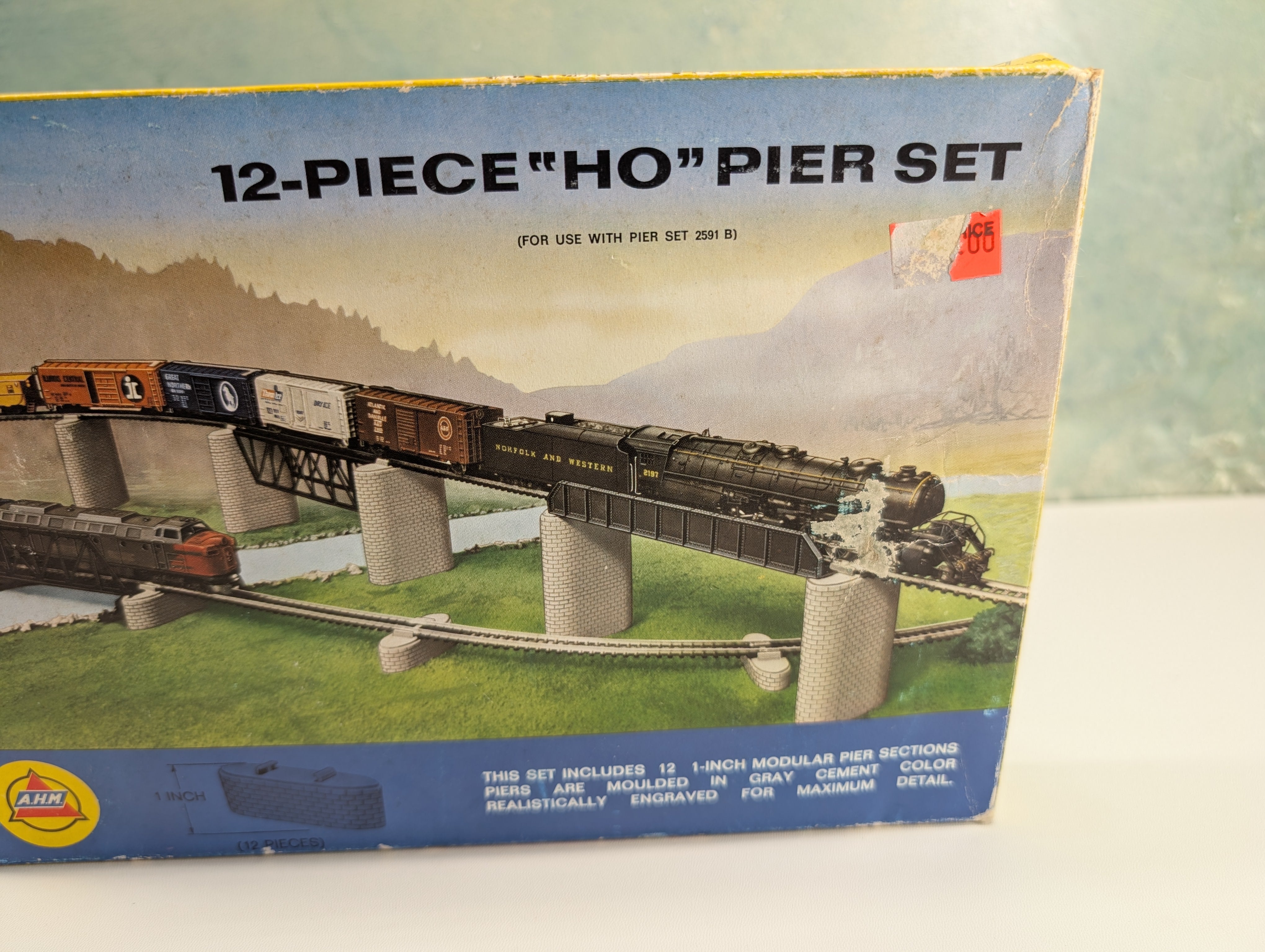AHM 2591D HO Scale Pier Set (12 pcs)
