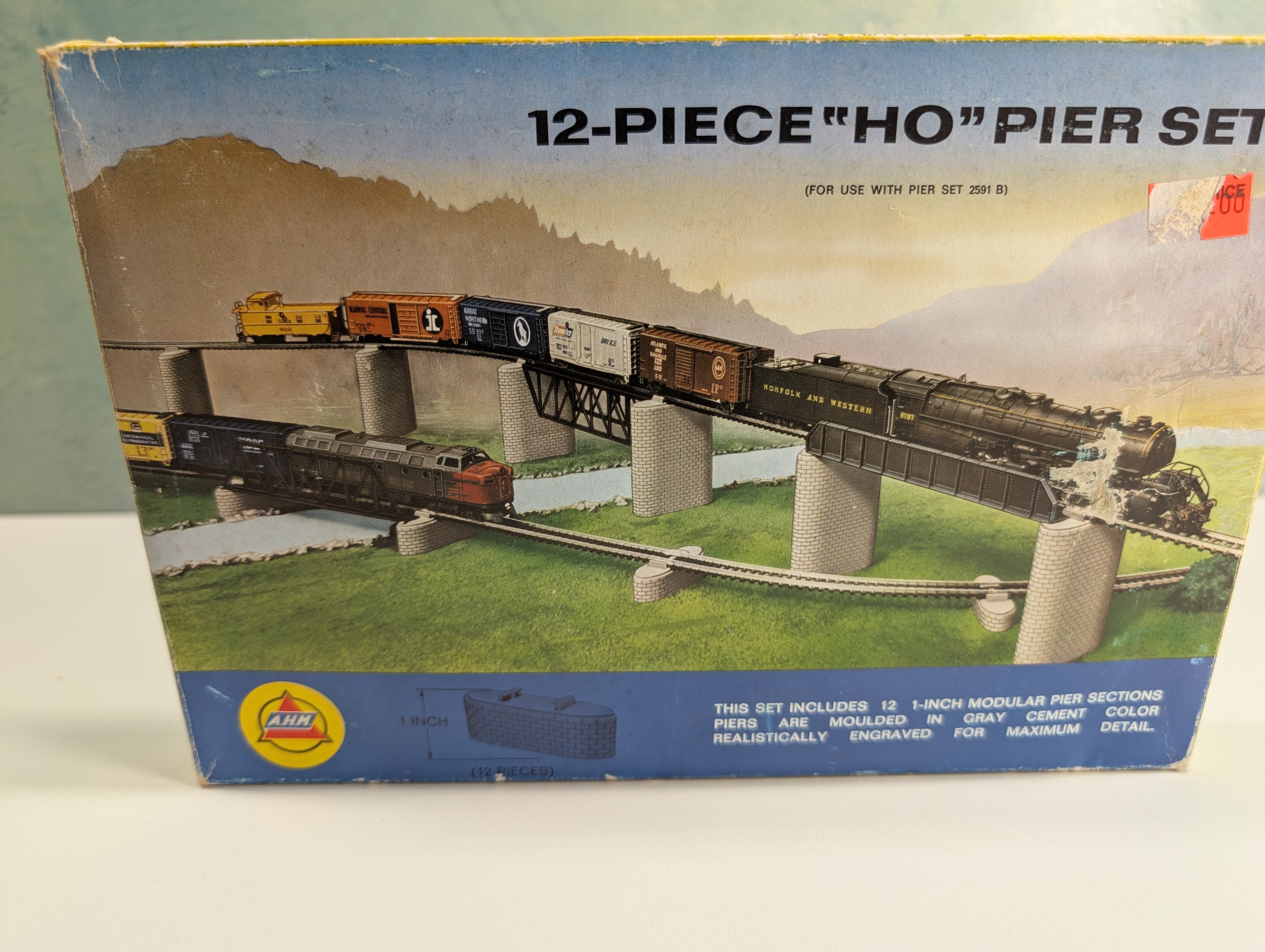 AHM 2591D HO Scale Pier Set (12 pcs)