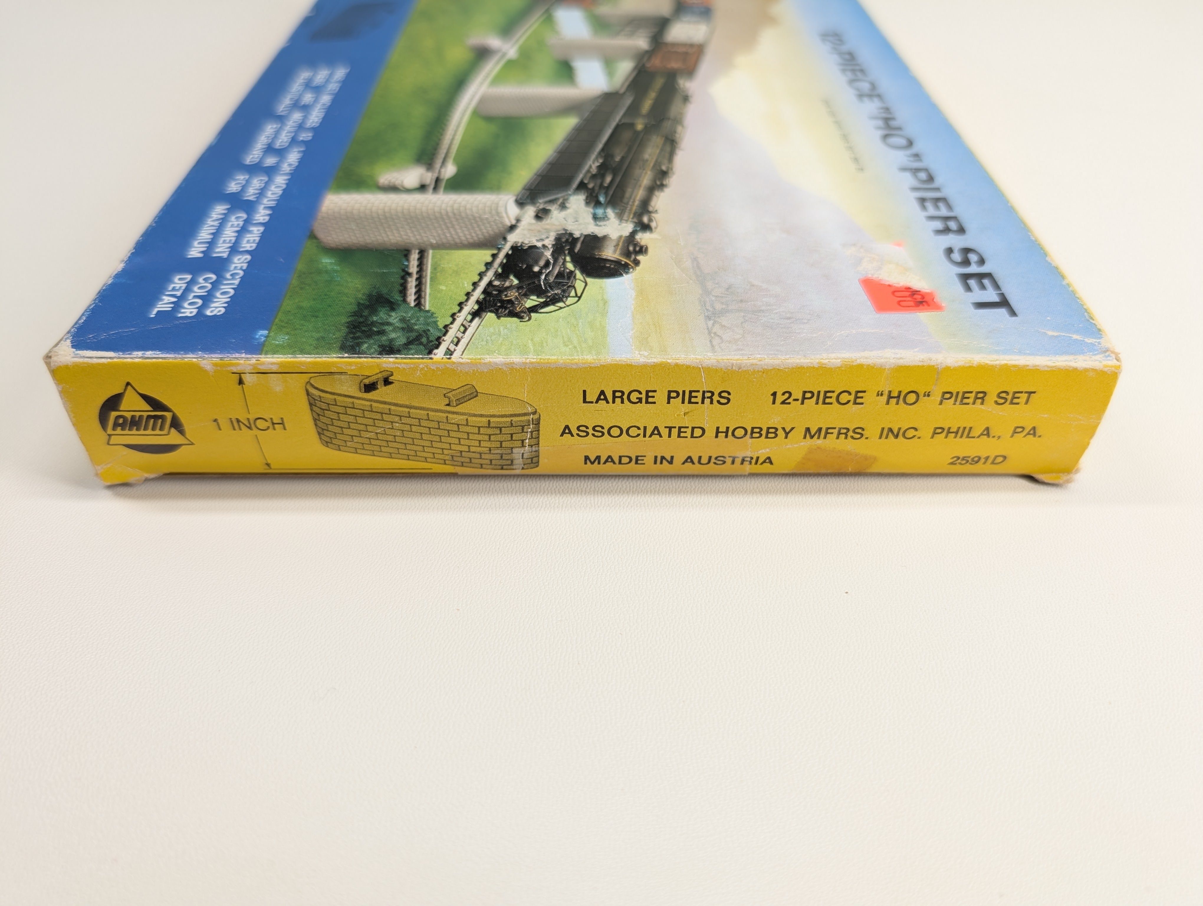 AHM 2591D HO Scale Pier Set (12 pcs)