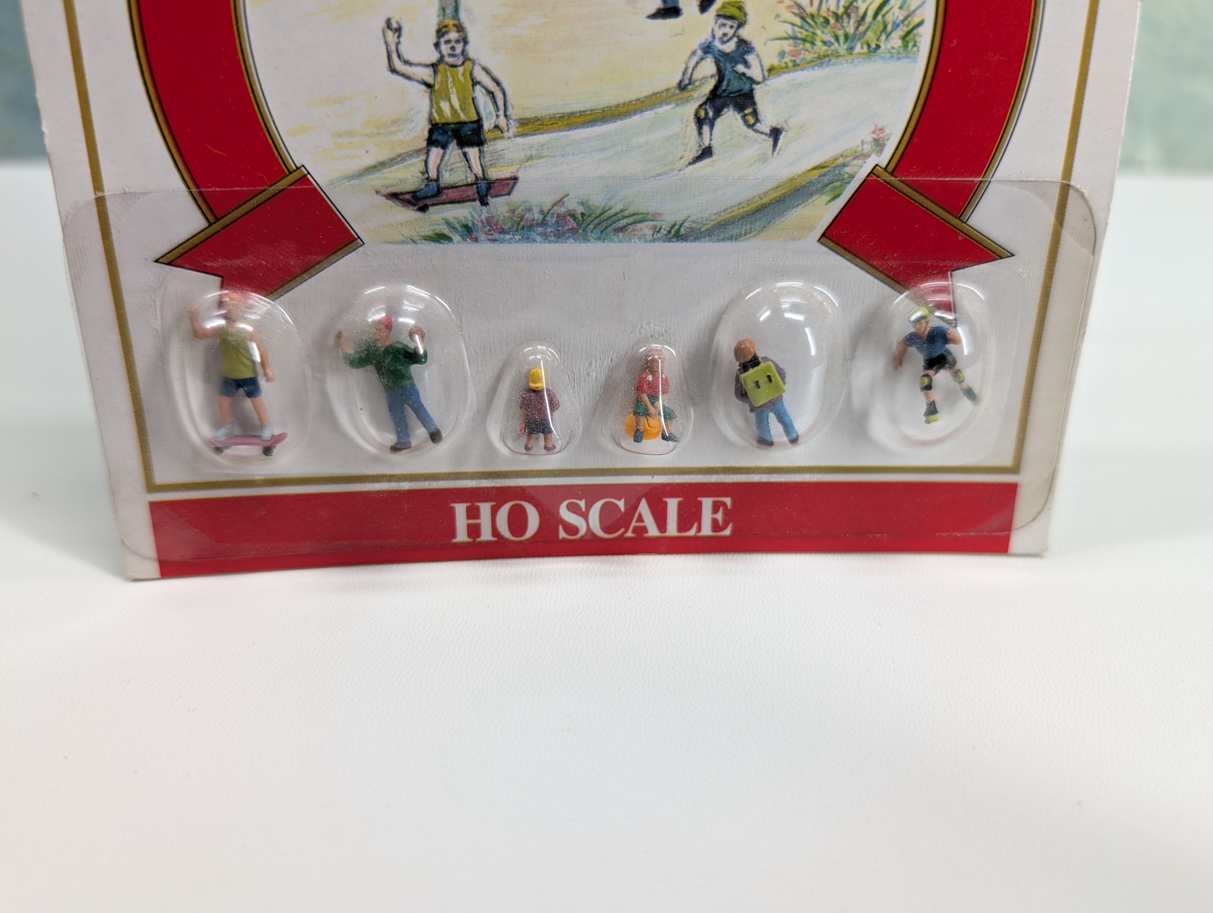 Model Power 5722 HO Scale Children Playing (6 pcs)