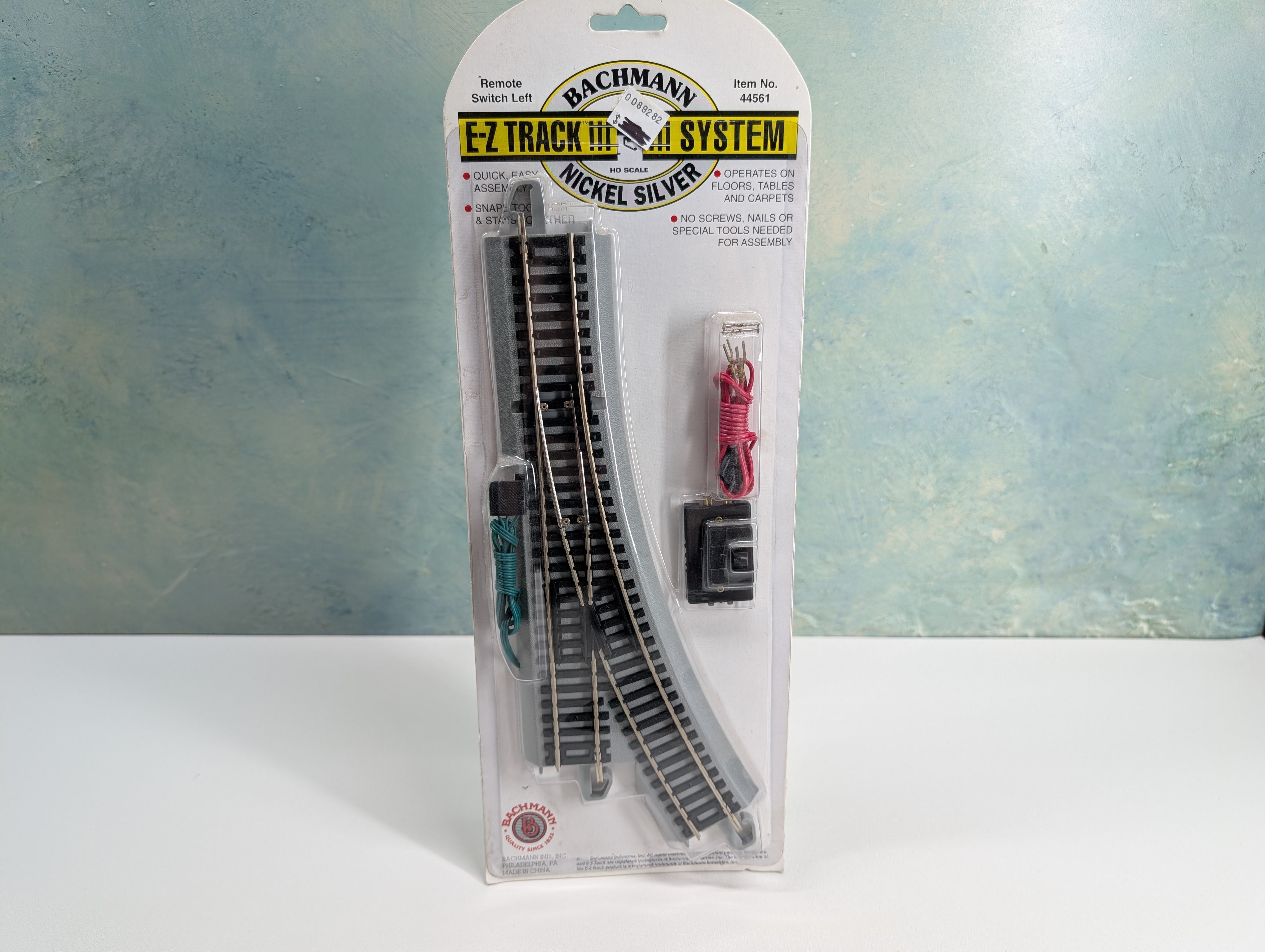 Bachmann 44561 HO Scale E-Z Track Remote Turnout Left, Gray Roadbed