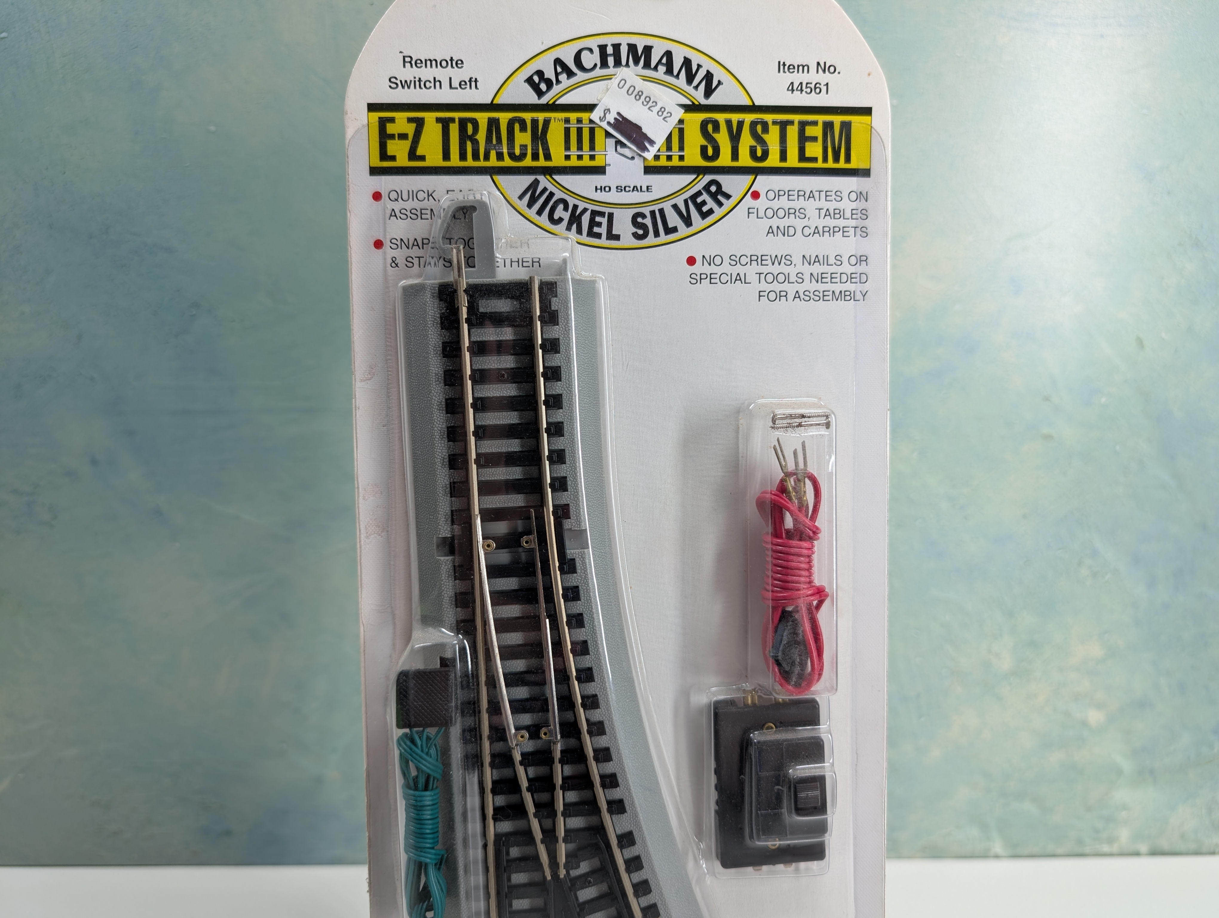 Bachmann 44561 HO Scale E-Z Track Remote Turnout Left, Gray Roadbed