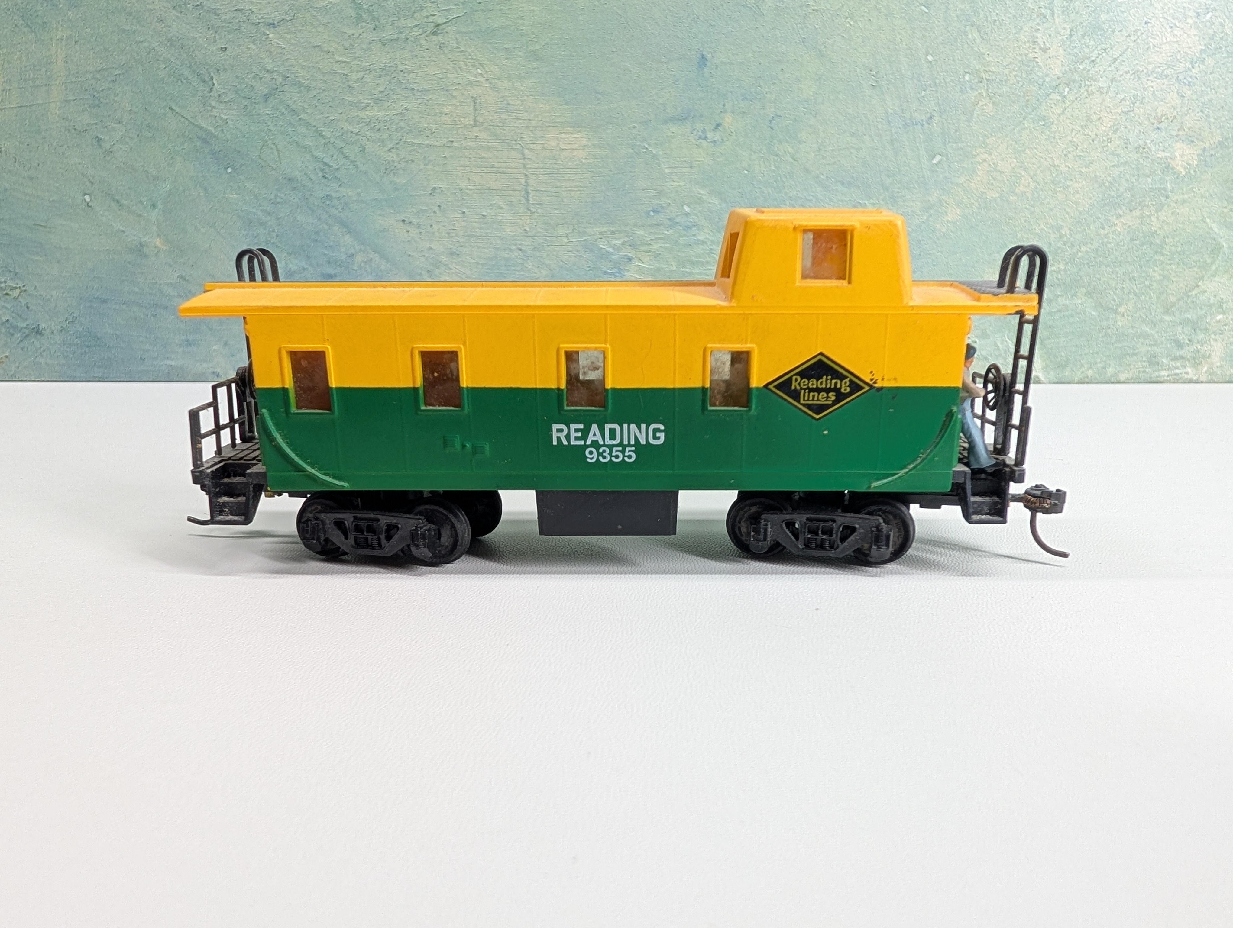 USED Bachmann HO Scale Caboose Reading RDG #9355