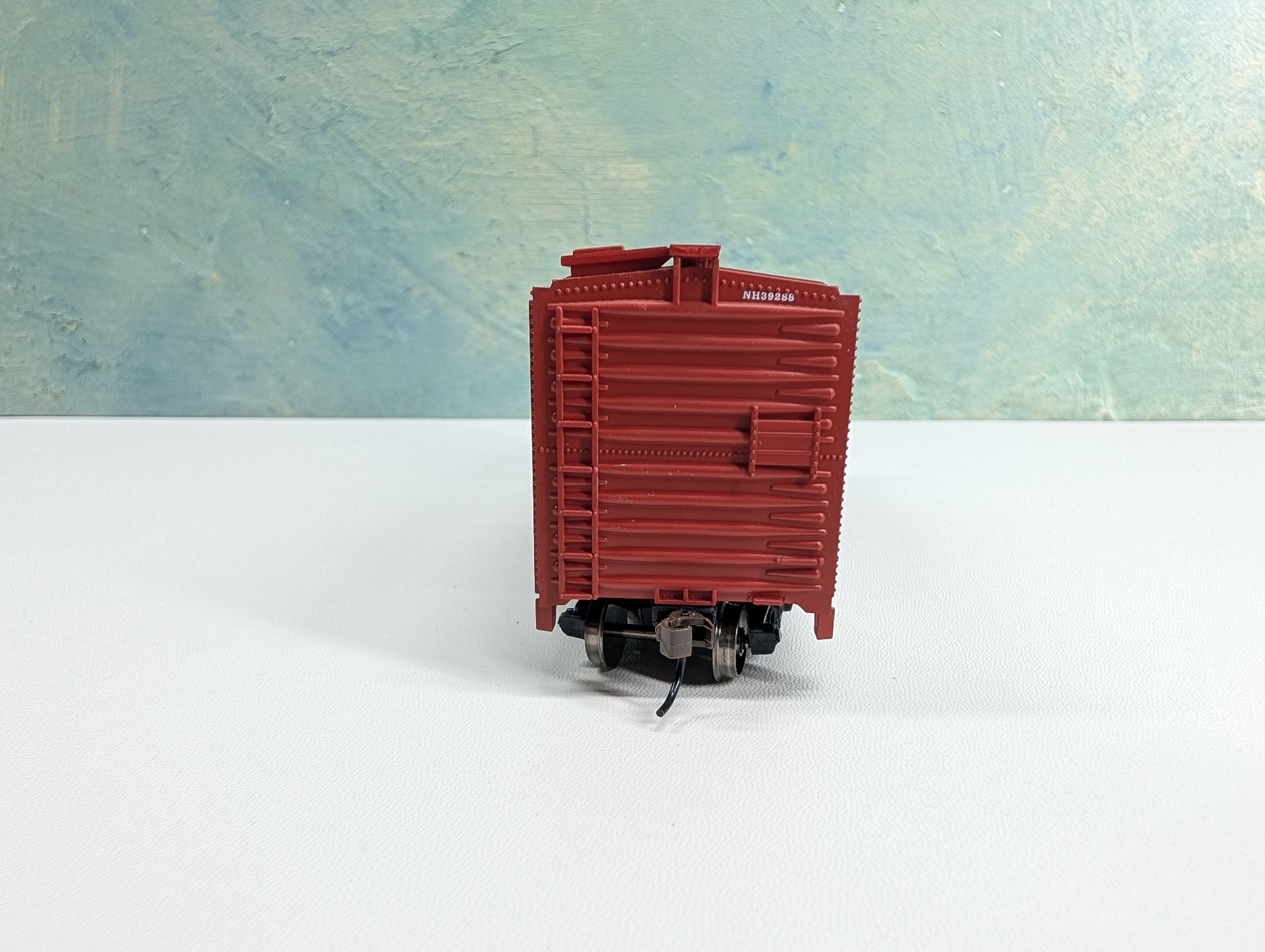 USED Bachmann HO Scale 40' Box Car New Haven NH #39288 Silver Series