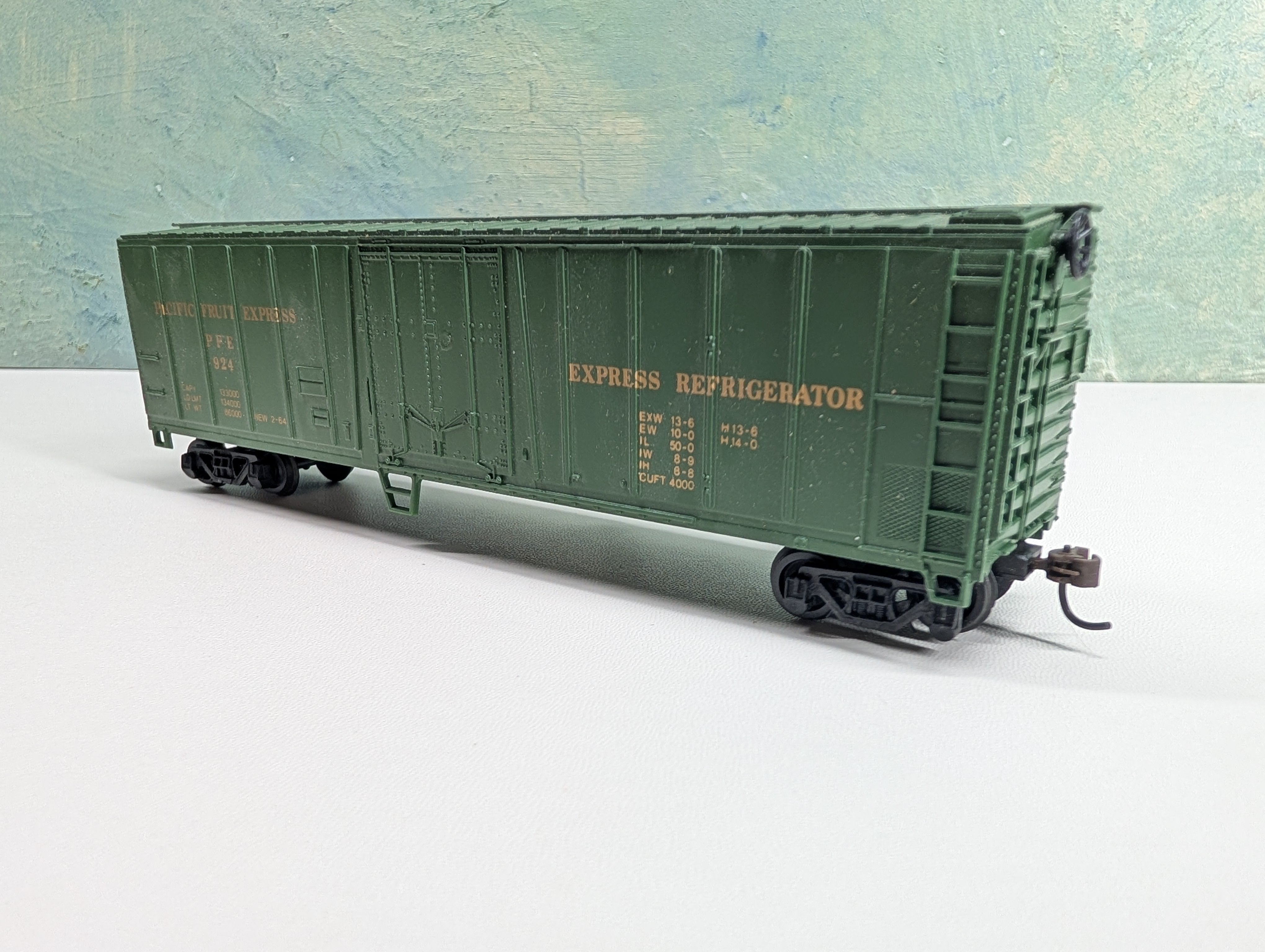 USED Bachmann HO Scale 50' Box Car Pacific Fruit Express PFE #924 Modern Gearboxes