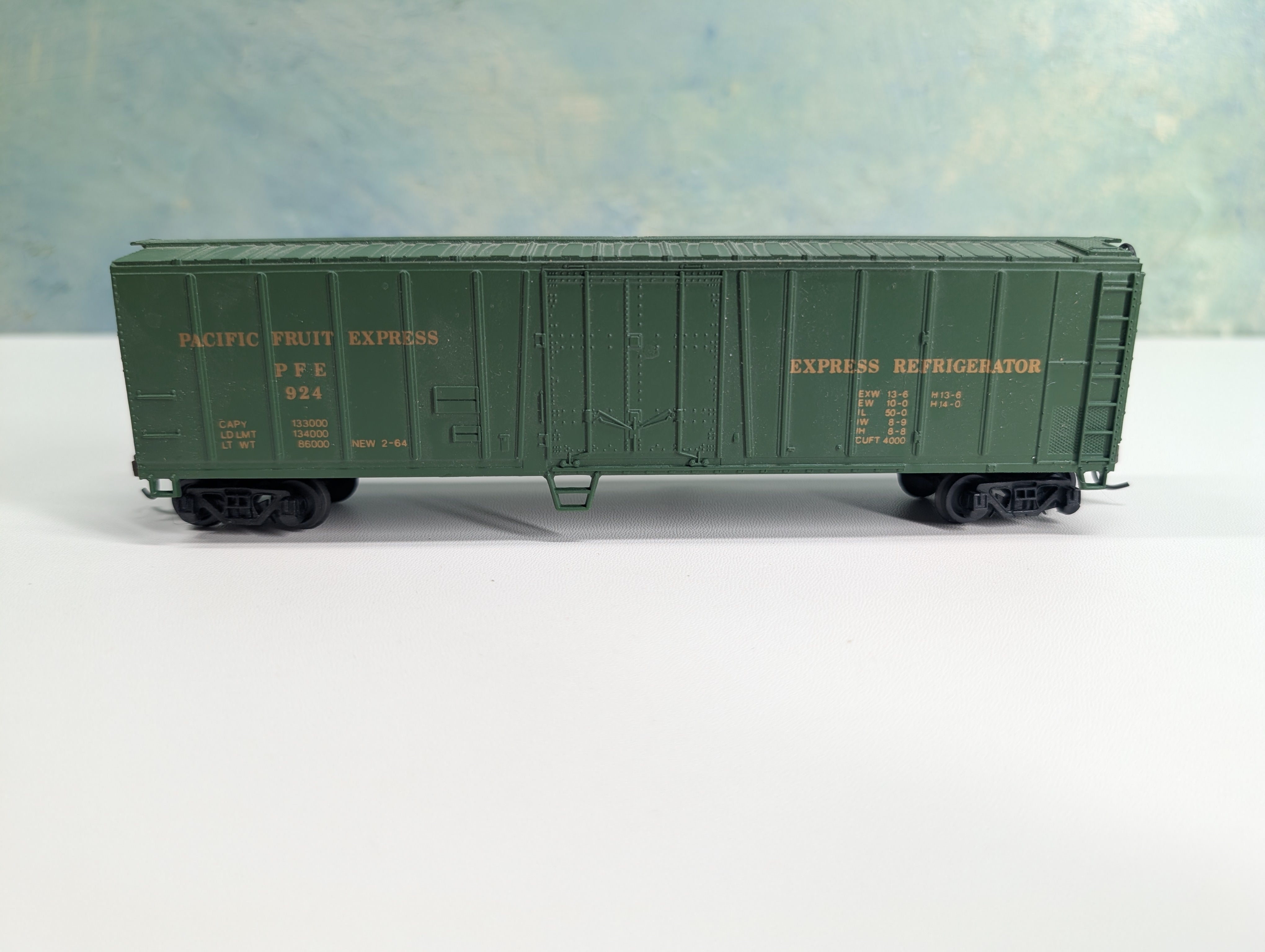 USED Bachmann HO Scale 50' Box Car Pacific Fruit Express PFE #924 Modern Gearboxes