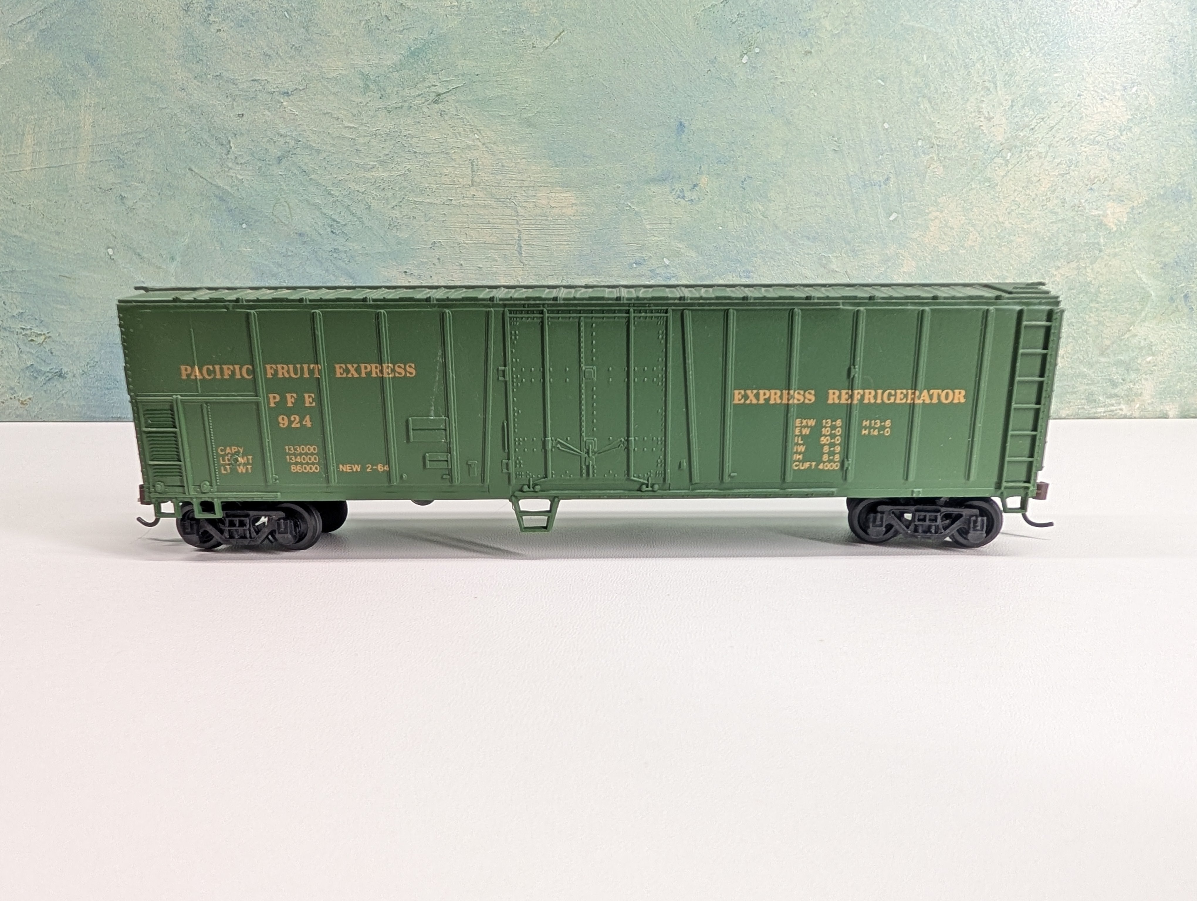 USED Bachmann HO Scale 50' Box Car Pacific Fruit Express PFE #924 Modern Gearboxes