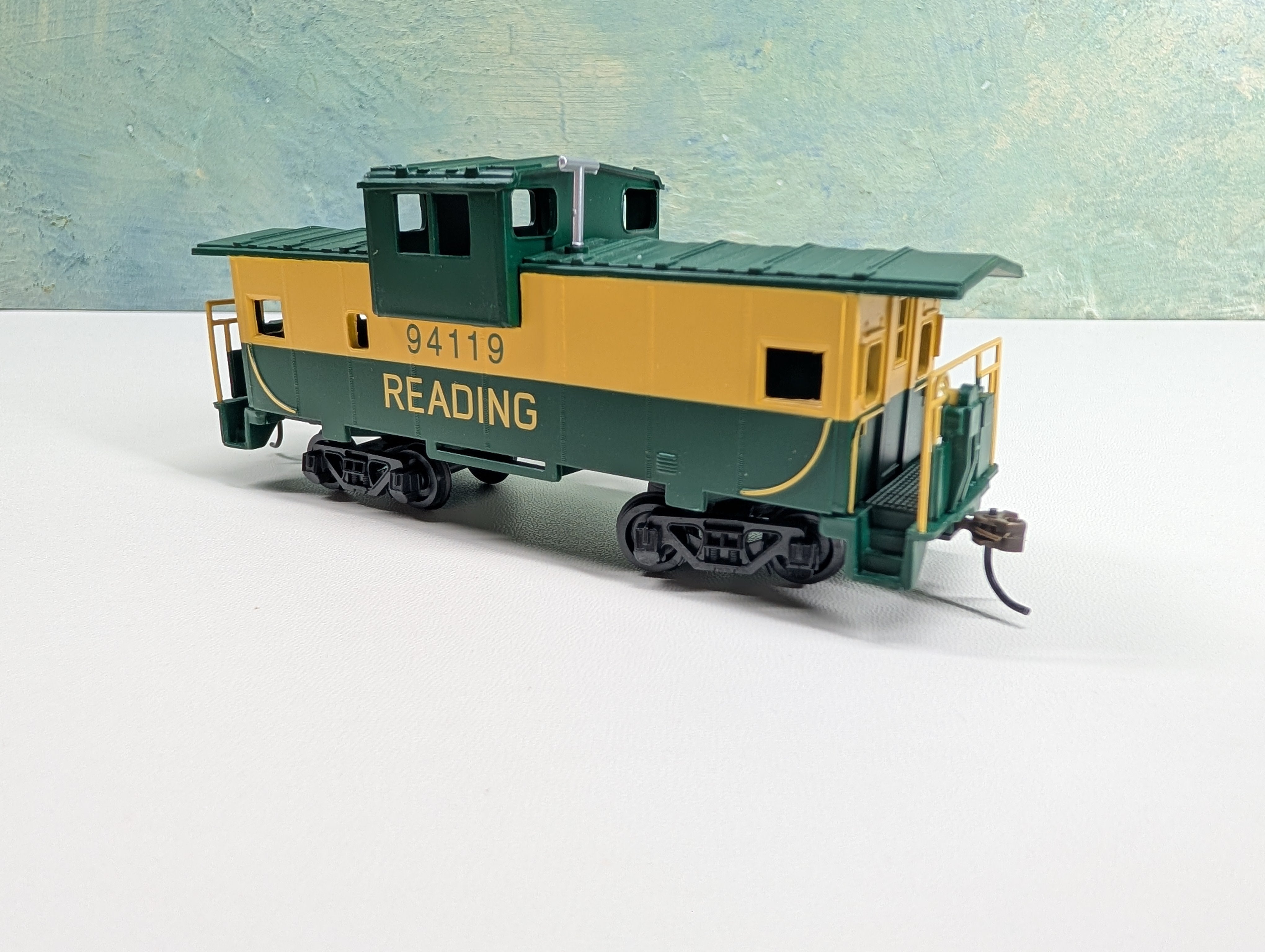 USED Bachmann HO Scale Caboose Reading RDG #94119 Modern Gearboxes