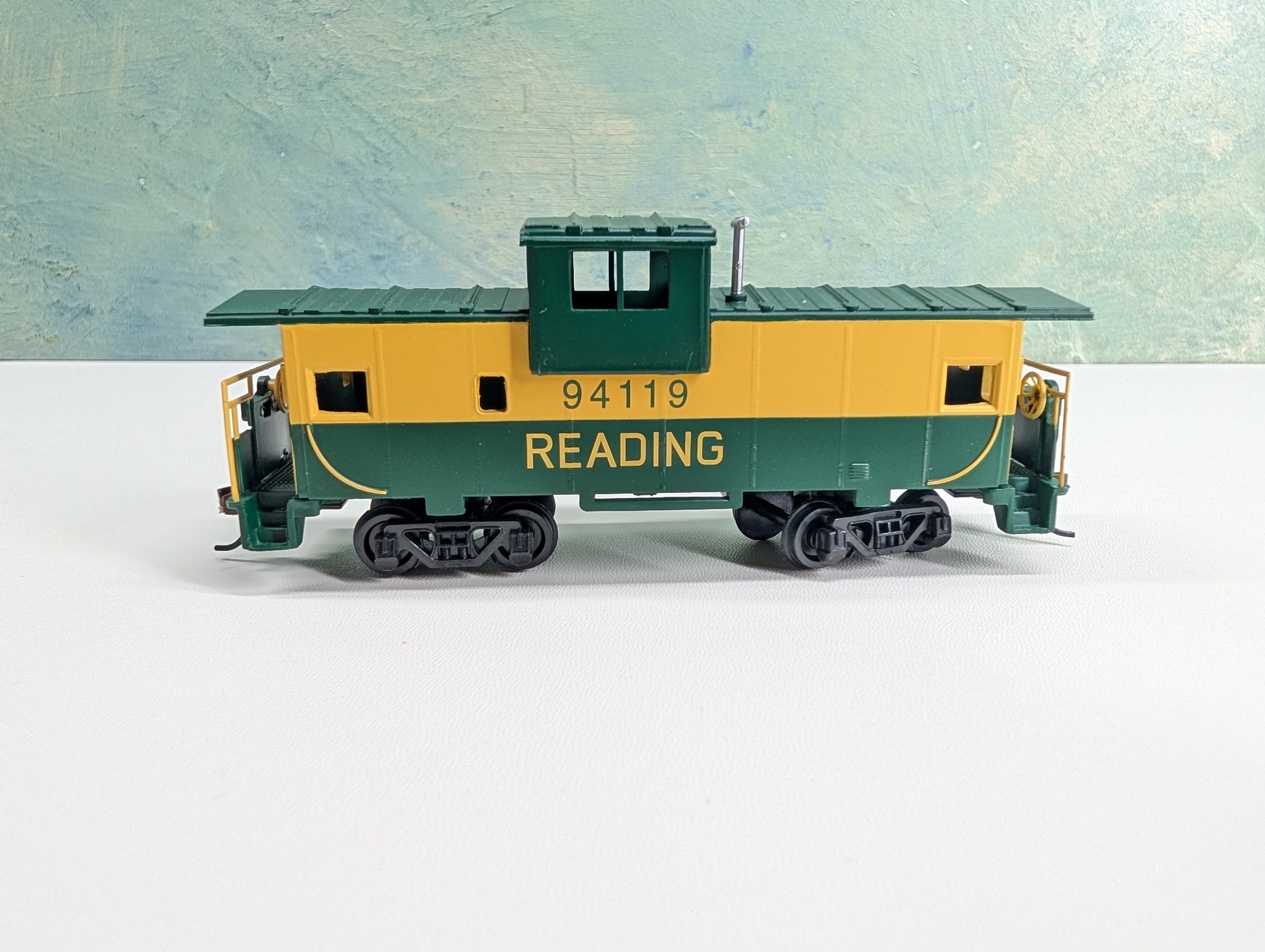 USED Bachmann HO Scale Caboose Reading RDG #94119 Modern Gearboxes