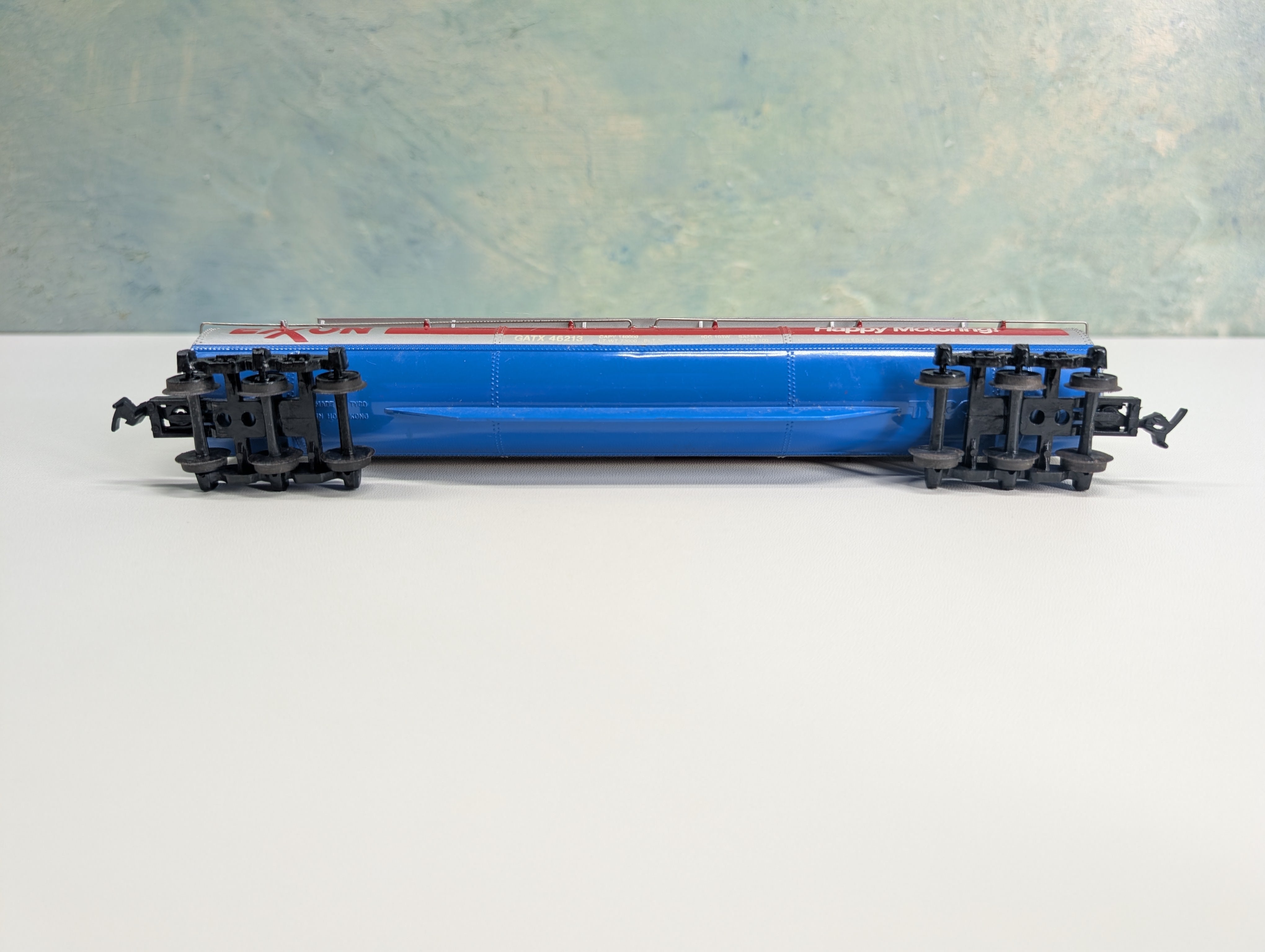USED Tyco HO Scale Large Triple Dome Tank Car Exxon GATX #46213