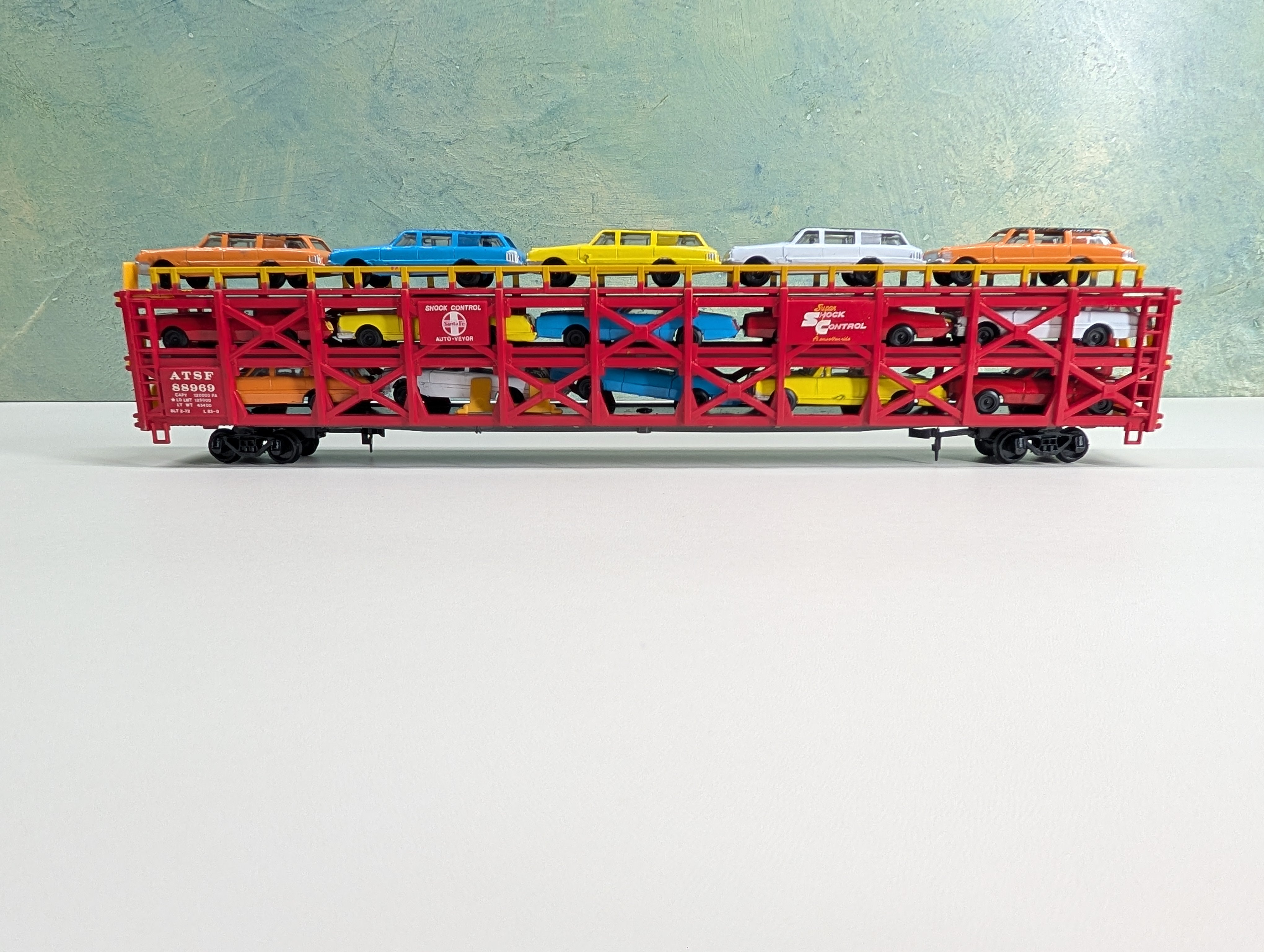USED Bachmann #46-1200-02 HO Scale Tri-Level Car Transporter w/ 15 Vehicles Santa Fe ATSF #88969
