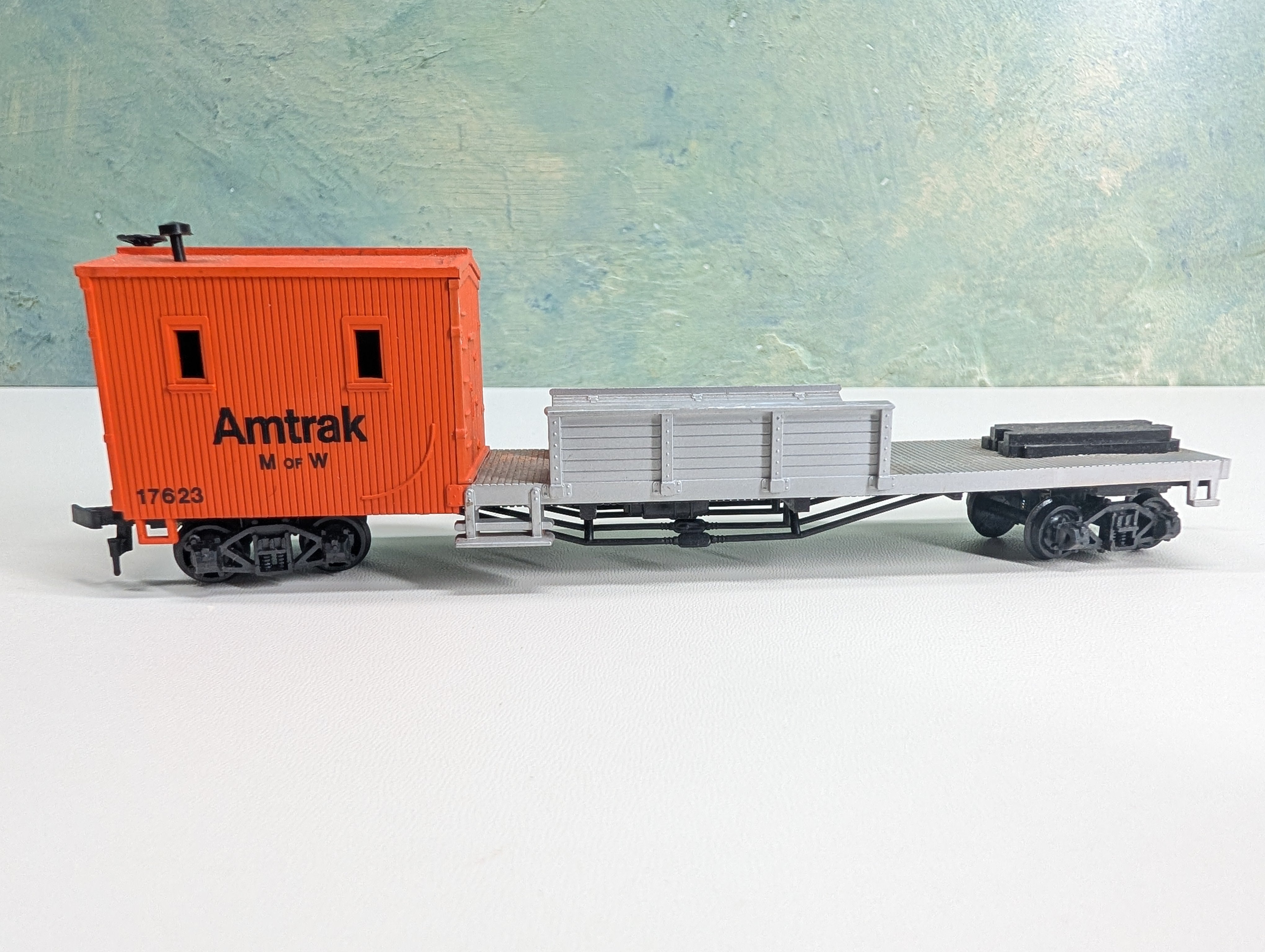 USED Bachmann HO Scale MOW Boom Tender Amtrak #17623