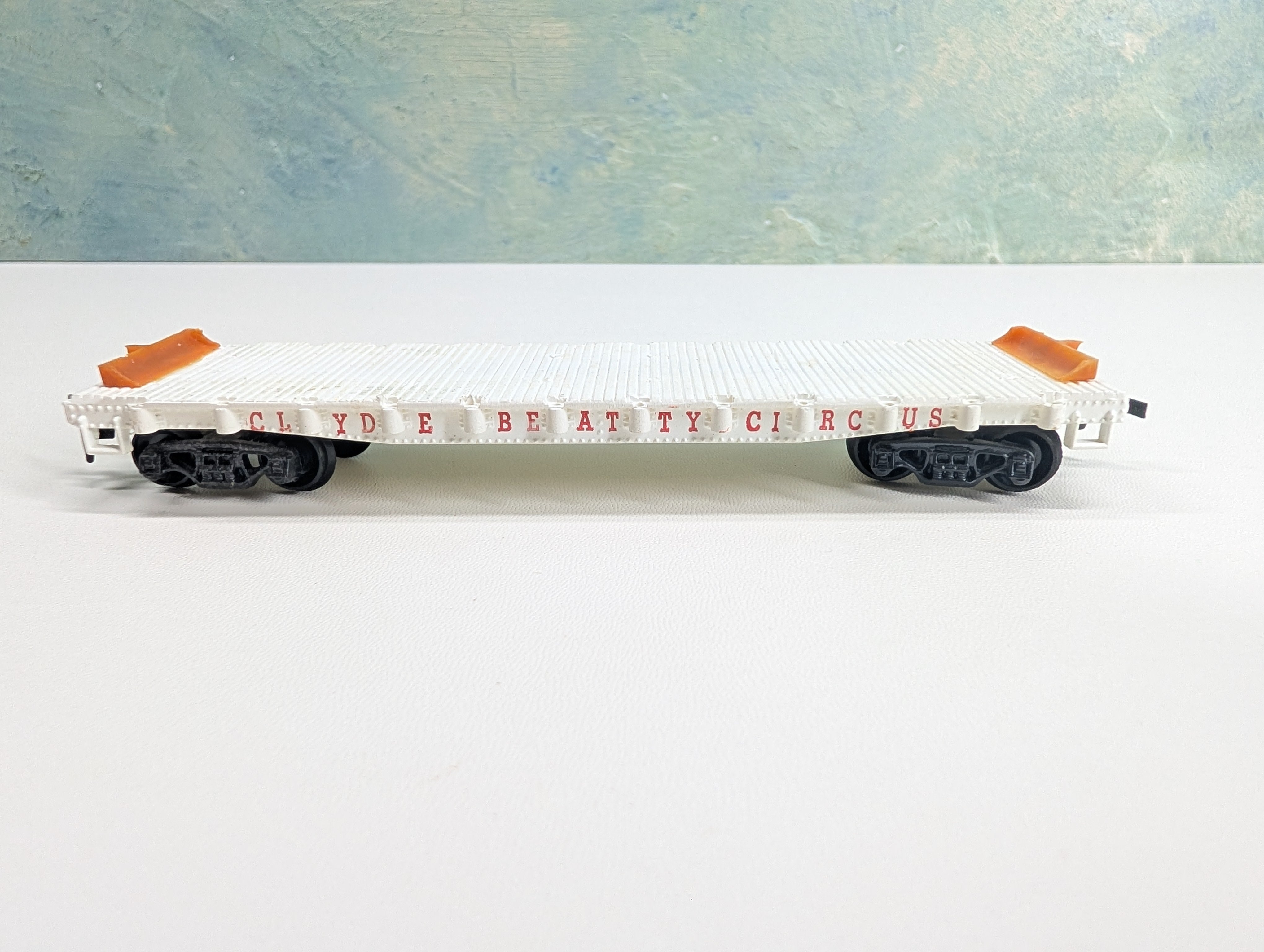 USED Life-Like HO Scale 40' Circus Flat Car Clyde Beatty