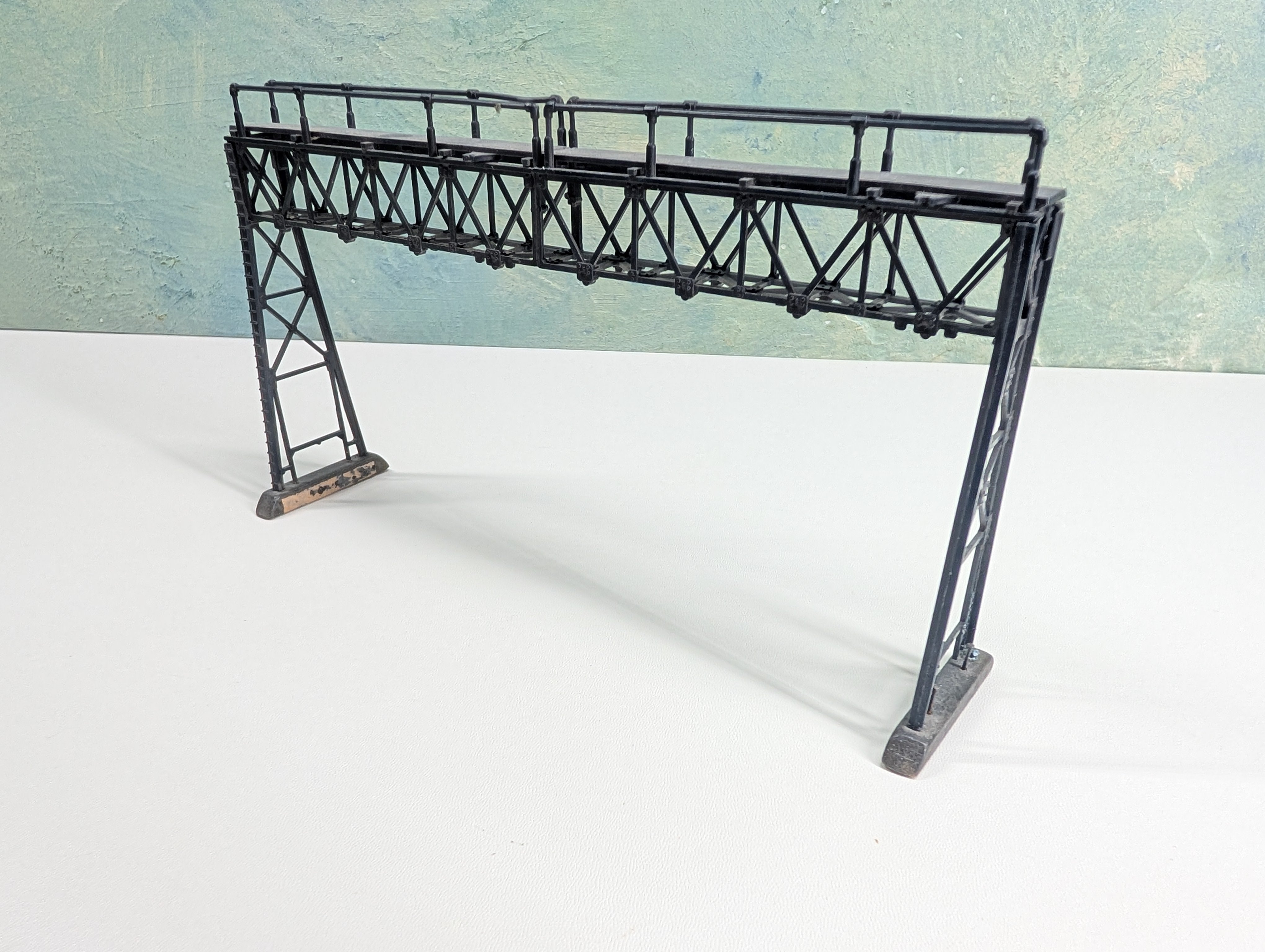 USED HO Scale Double Signal Tower