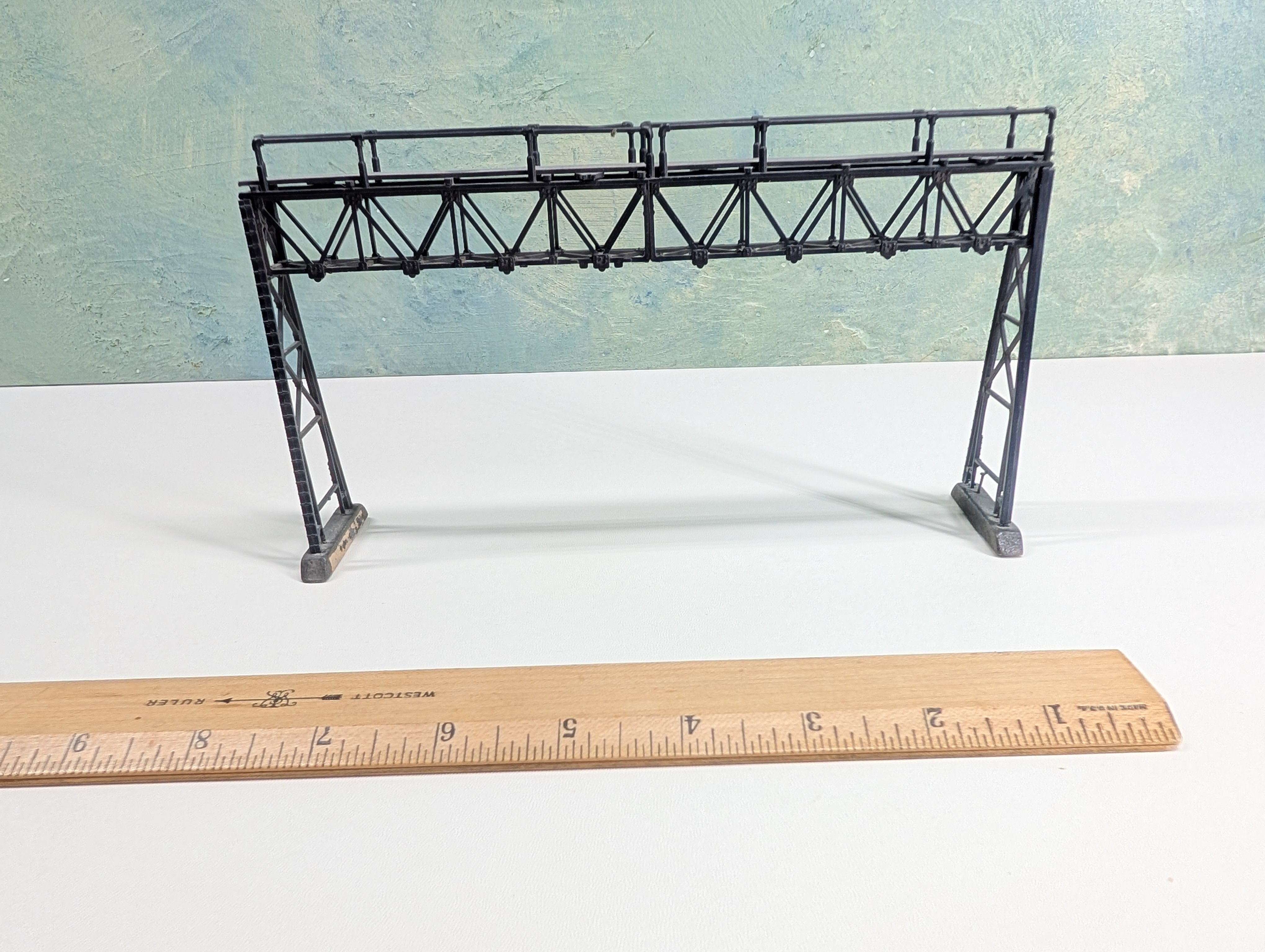 USED HO Scale Double Signal Tower