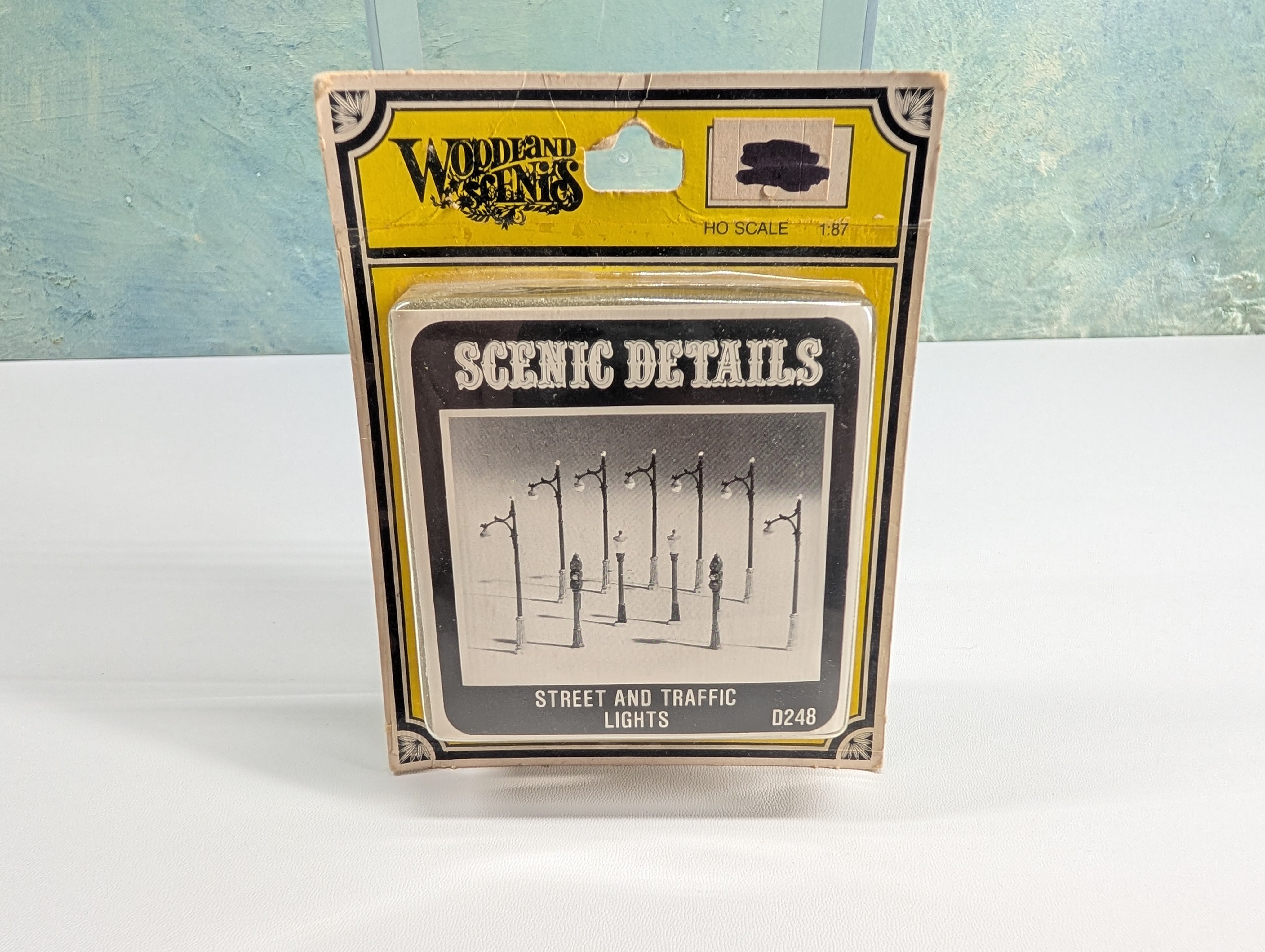 Woodland Scenics D248 HO Scale Street and Traffic Lights