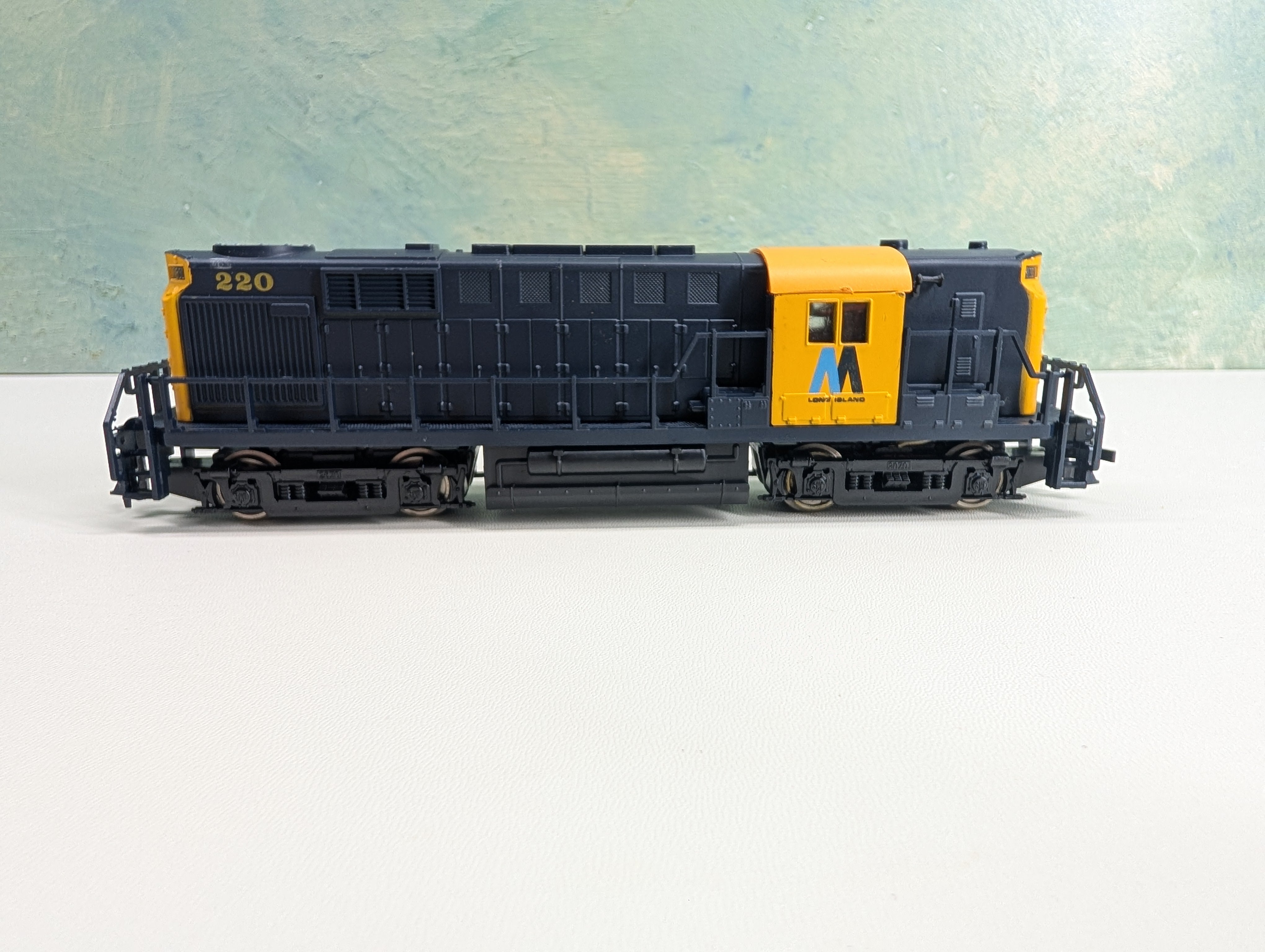 USED Model Power 6696 HO Scale Alco RS-11 Diesel Locomotive Long Island #220 Tested! RARE DC