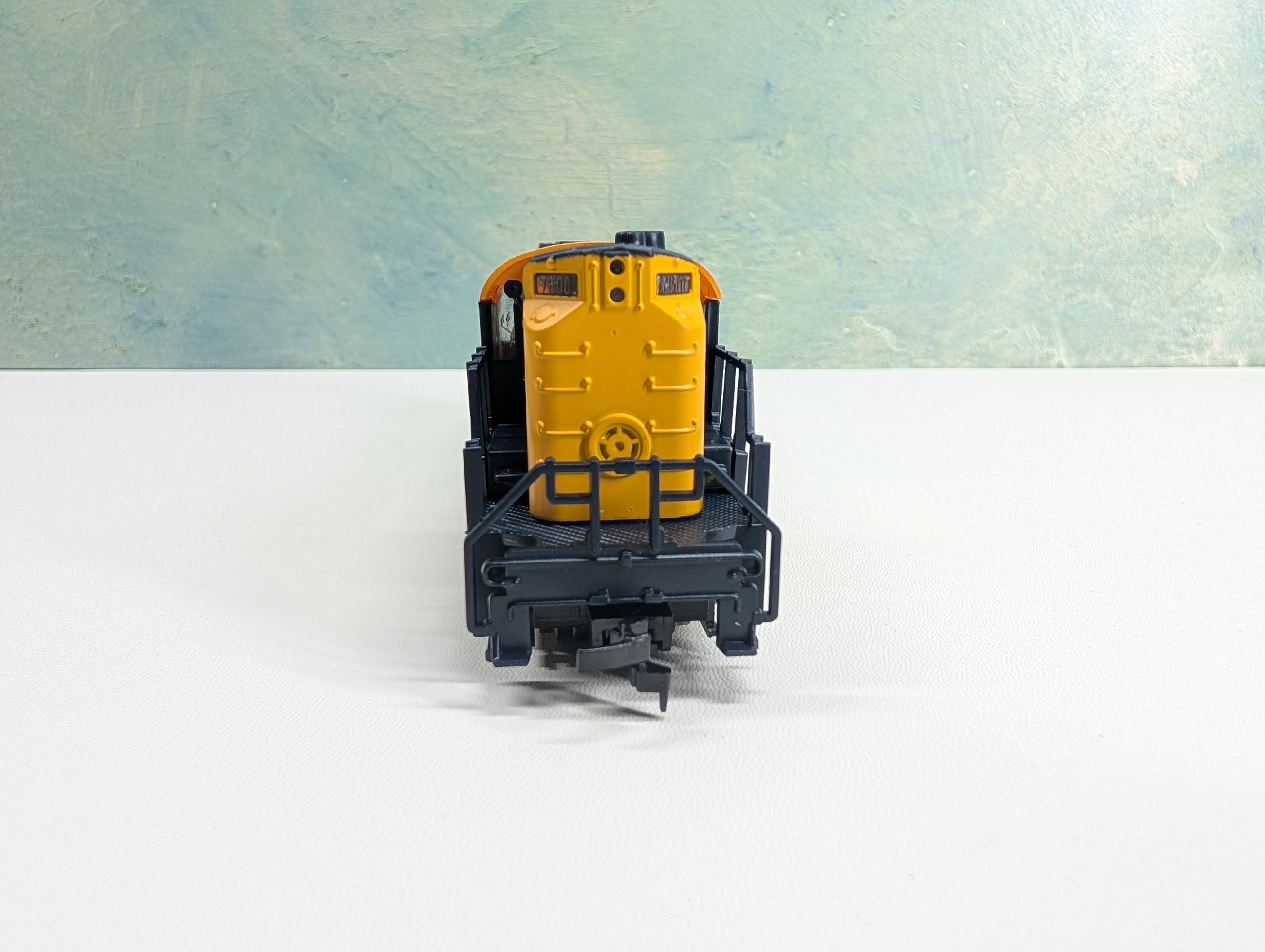 USED Model Power 6696 HO Scale Alco RS-11 Diesel Locomotive Long Island #220 Tested! RARE DC