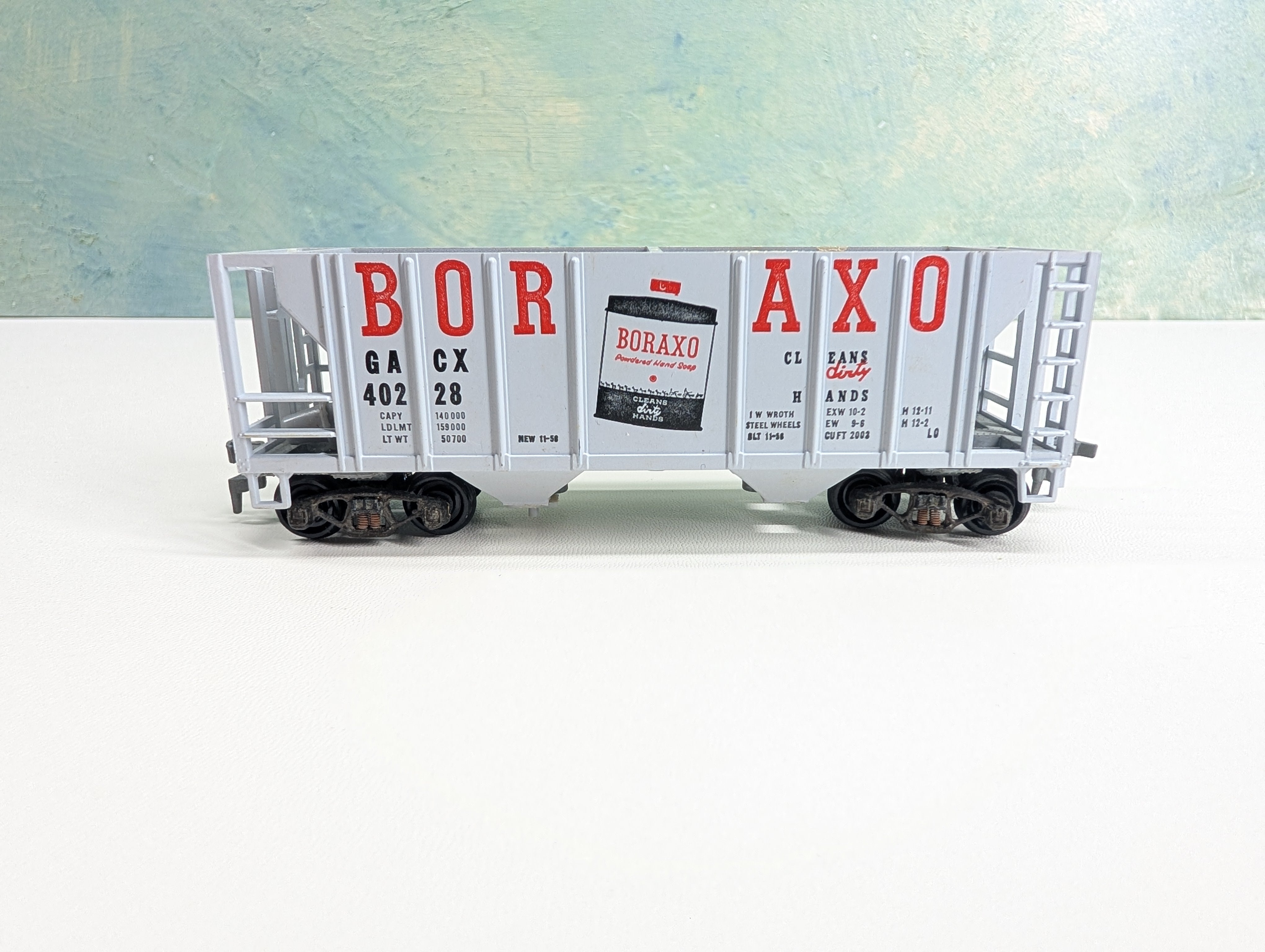 USED Roundhouse HO Scale Covered Hopper (no roof) Boraxo GACX #40228