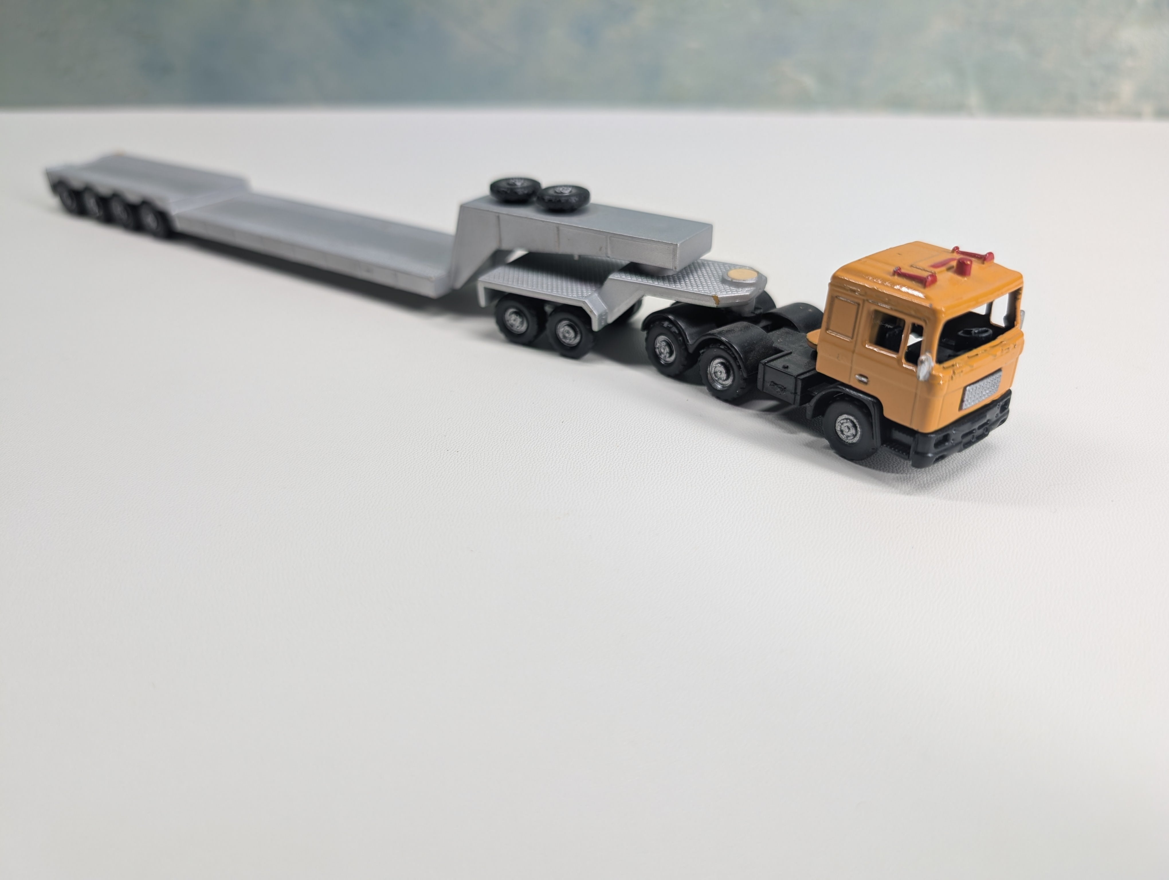 USED HO Scale Yellow Truck w/ Depressed Flatbed