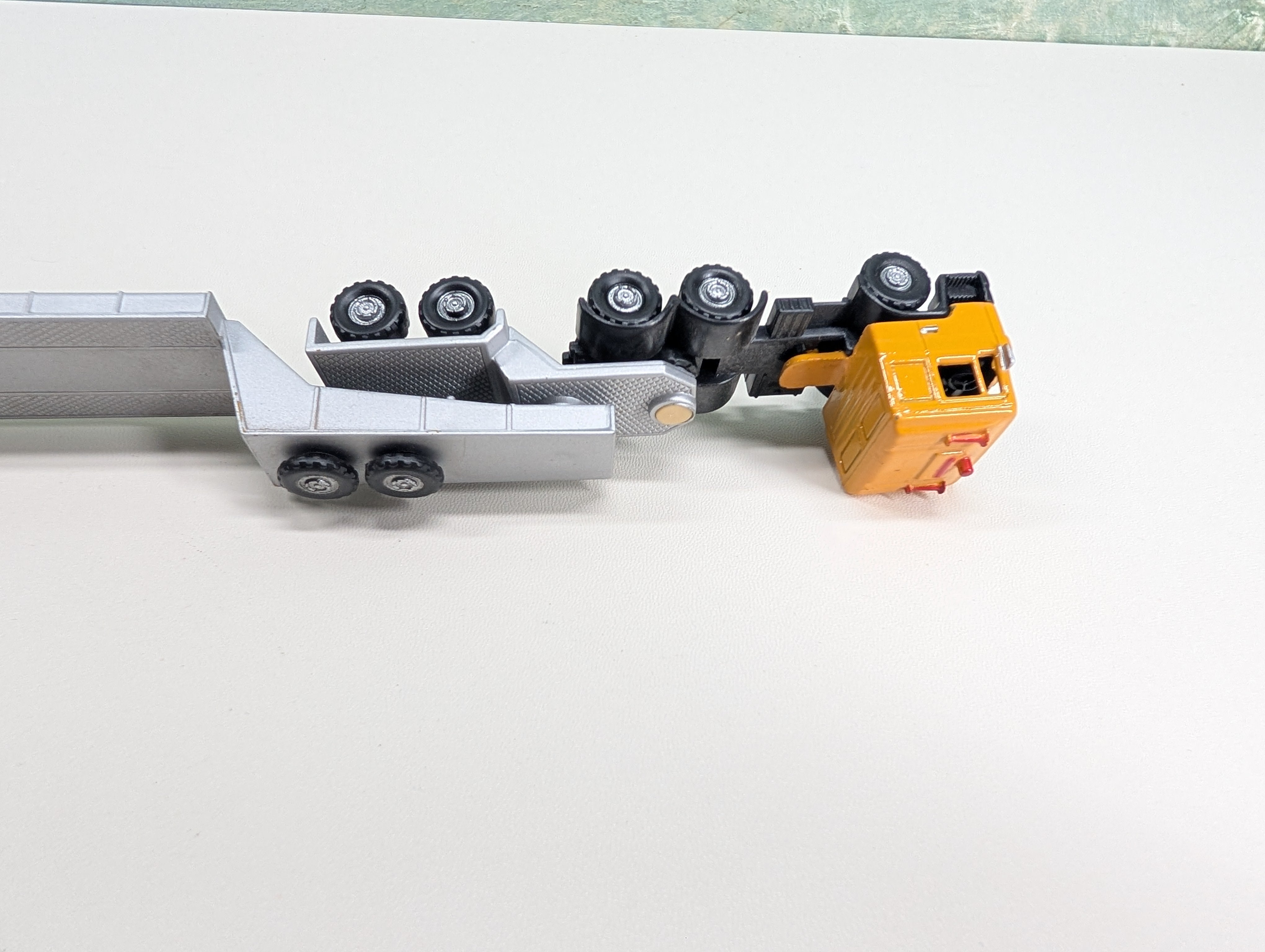 USED HO Scale Yellow Truck w/ Depressed Flatbed