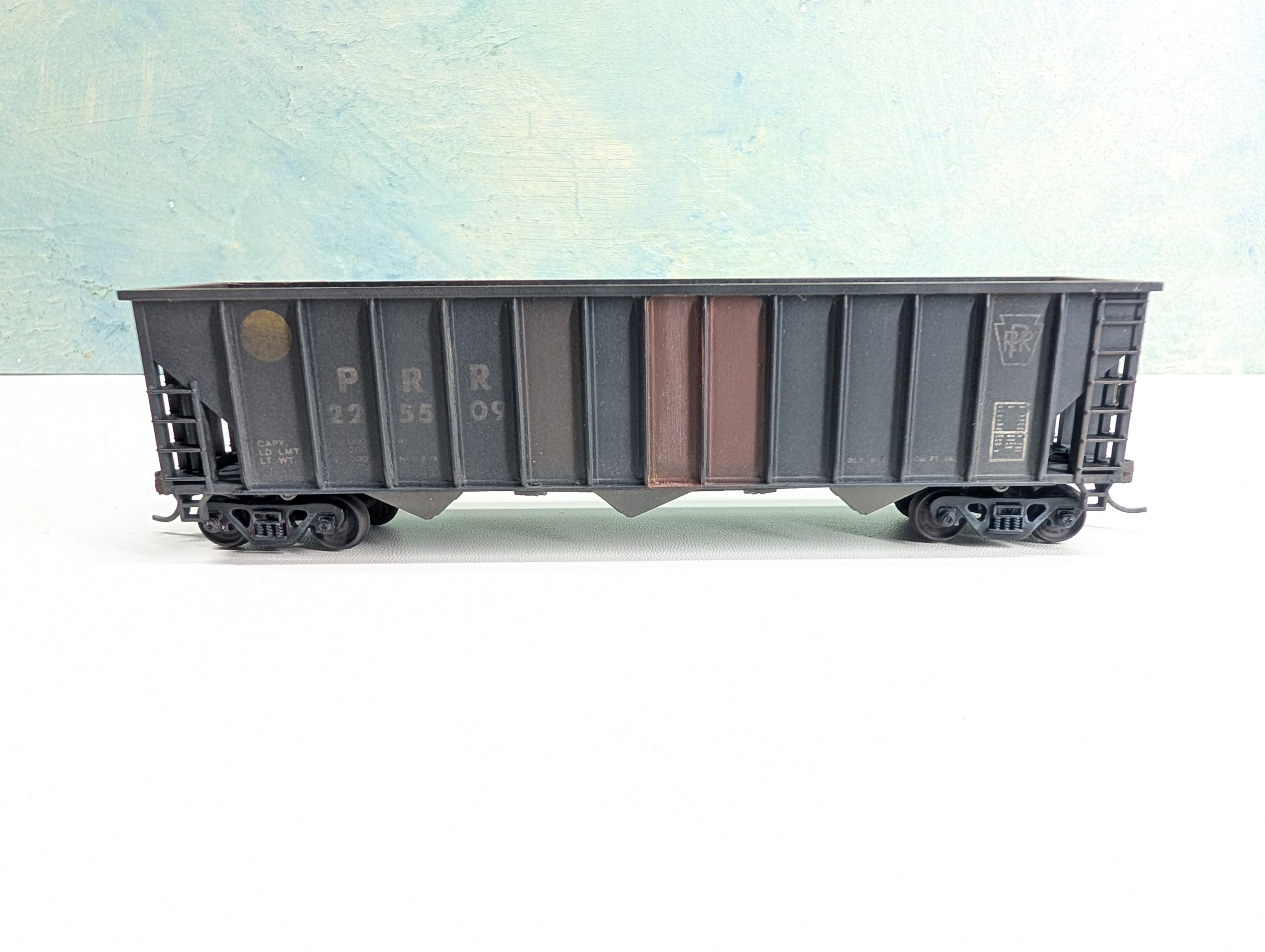 USED HO Scale 100 Ton Hopper Pennsylvania PRR #225509 Weathered