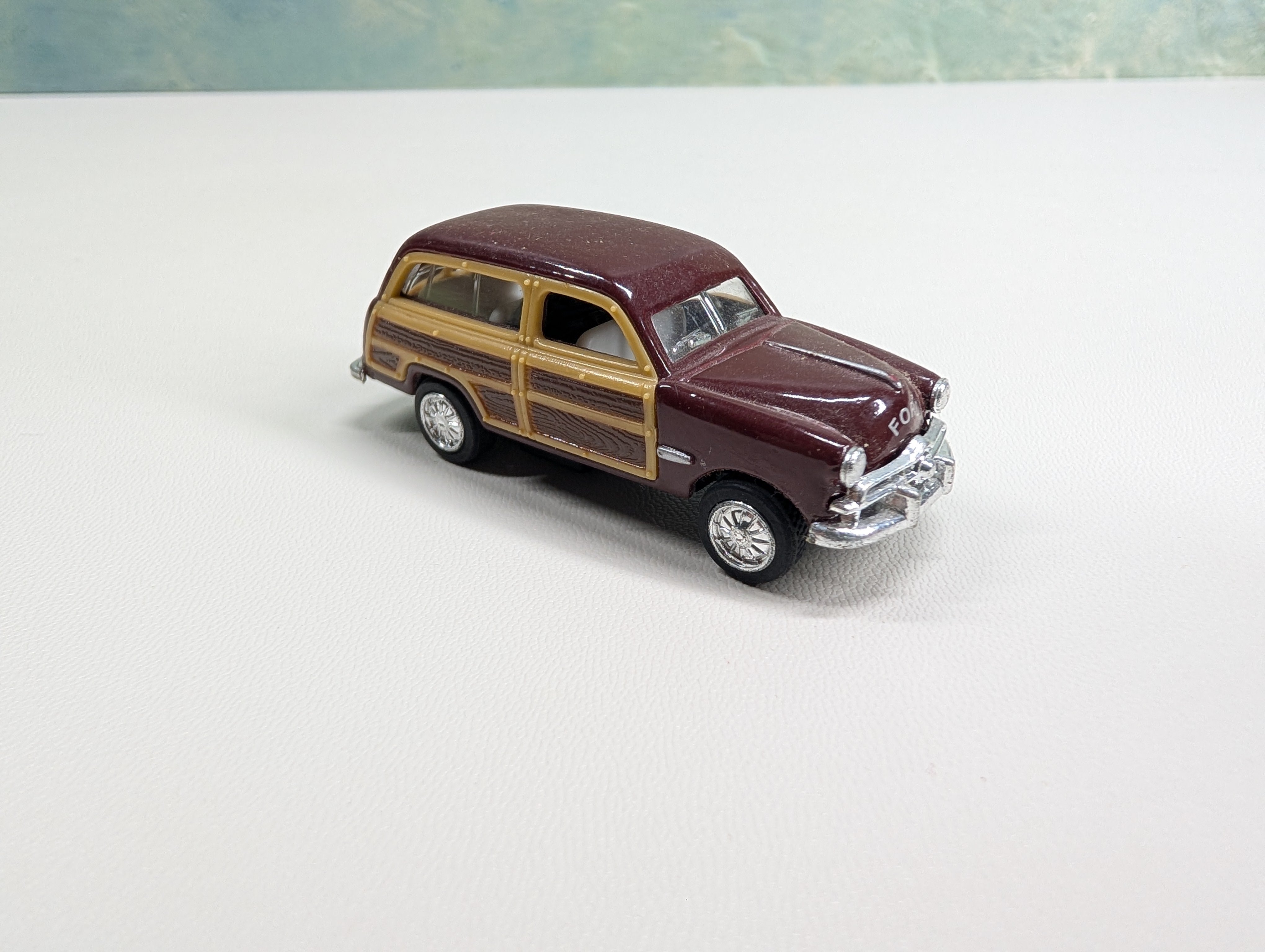 USED Kinsmart 1949 Ford Woody Wagon, Burgundy 1/82 Scale