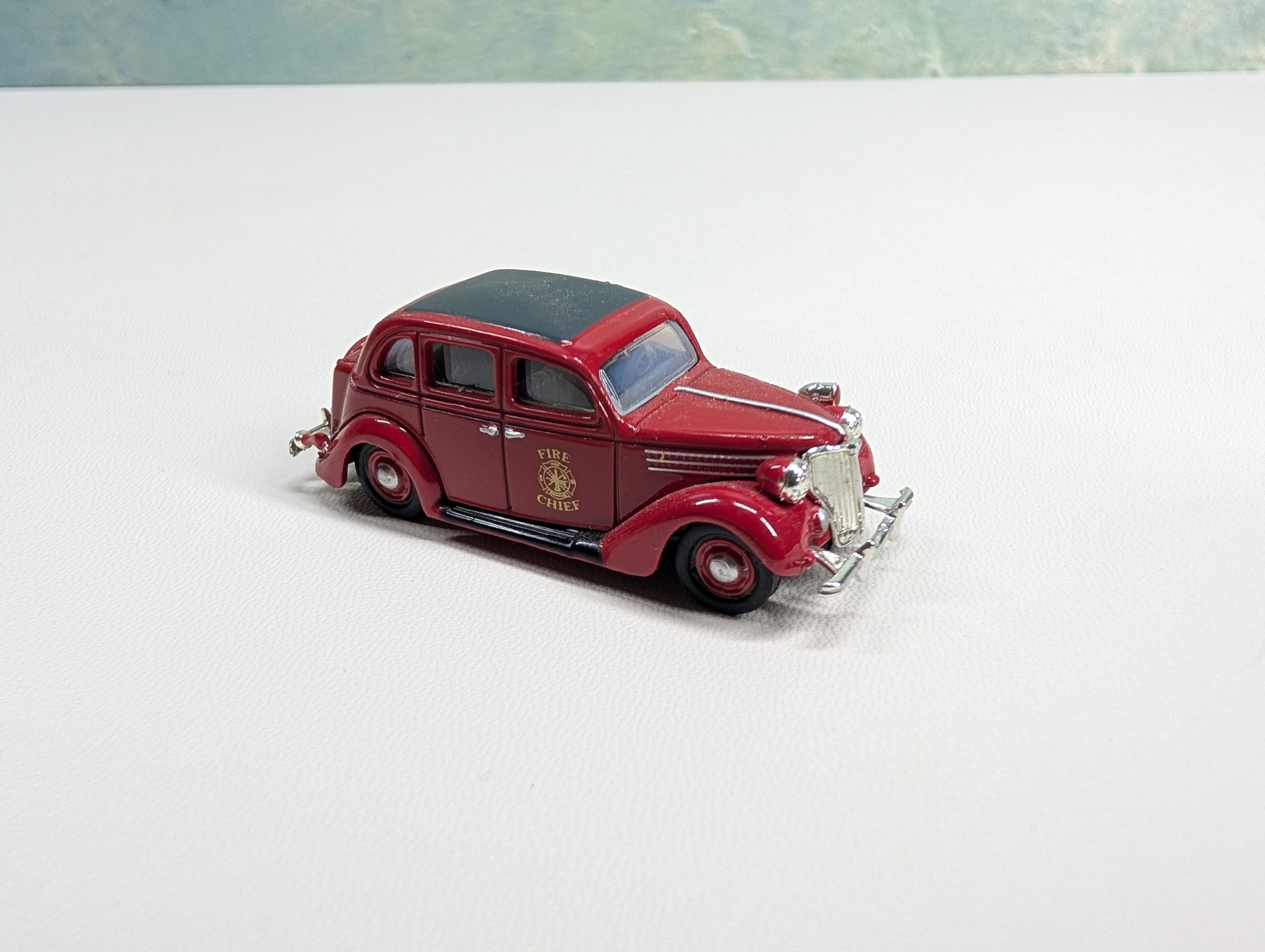 USED Classic Metal Works HO Scale 1936 ForDor Fire Chief, Red