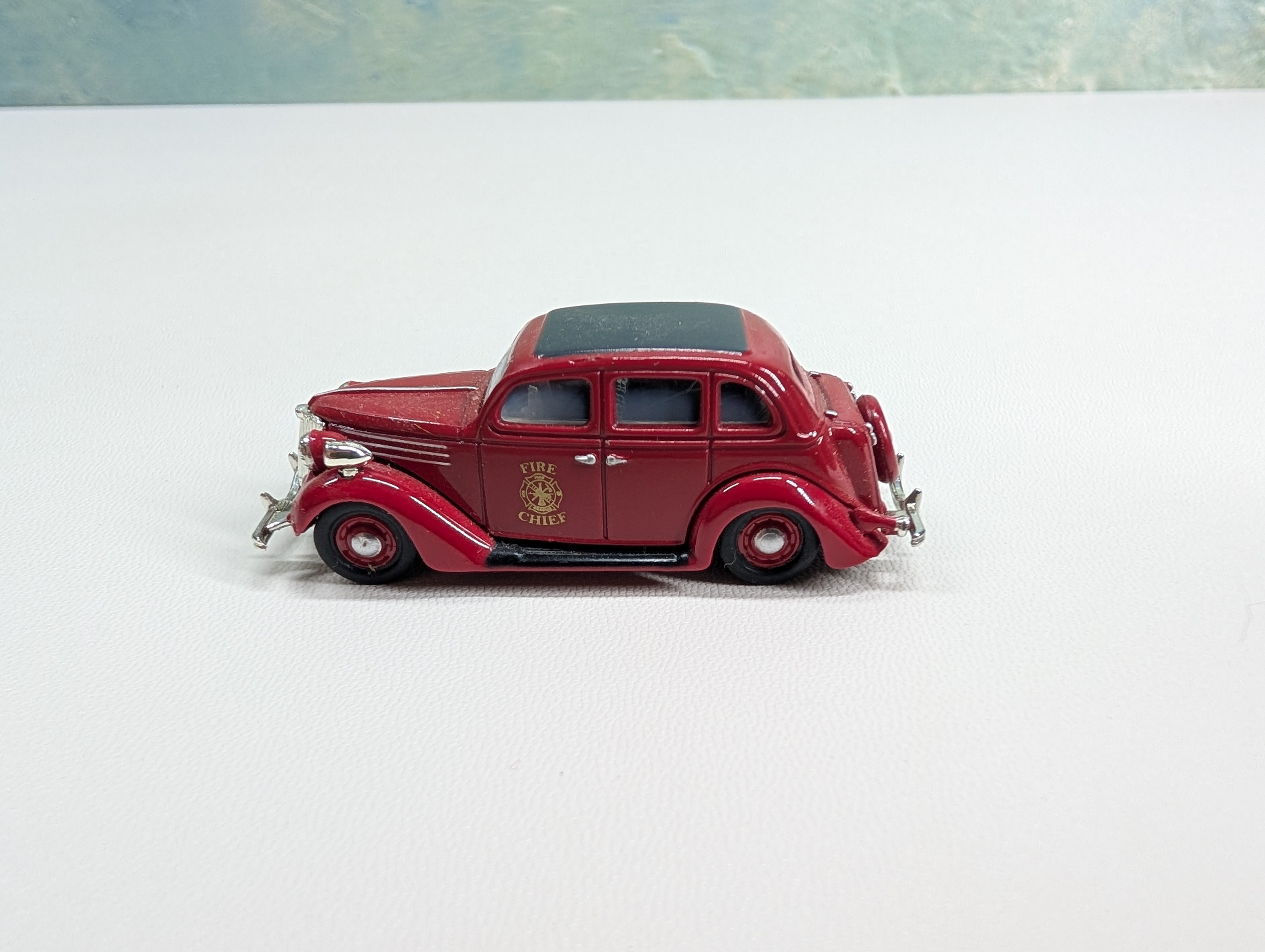 USED Classic Metal Works HO Scale 1936 ForDor Fire Chief, Red