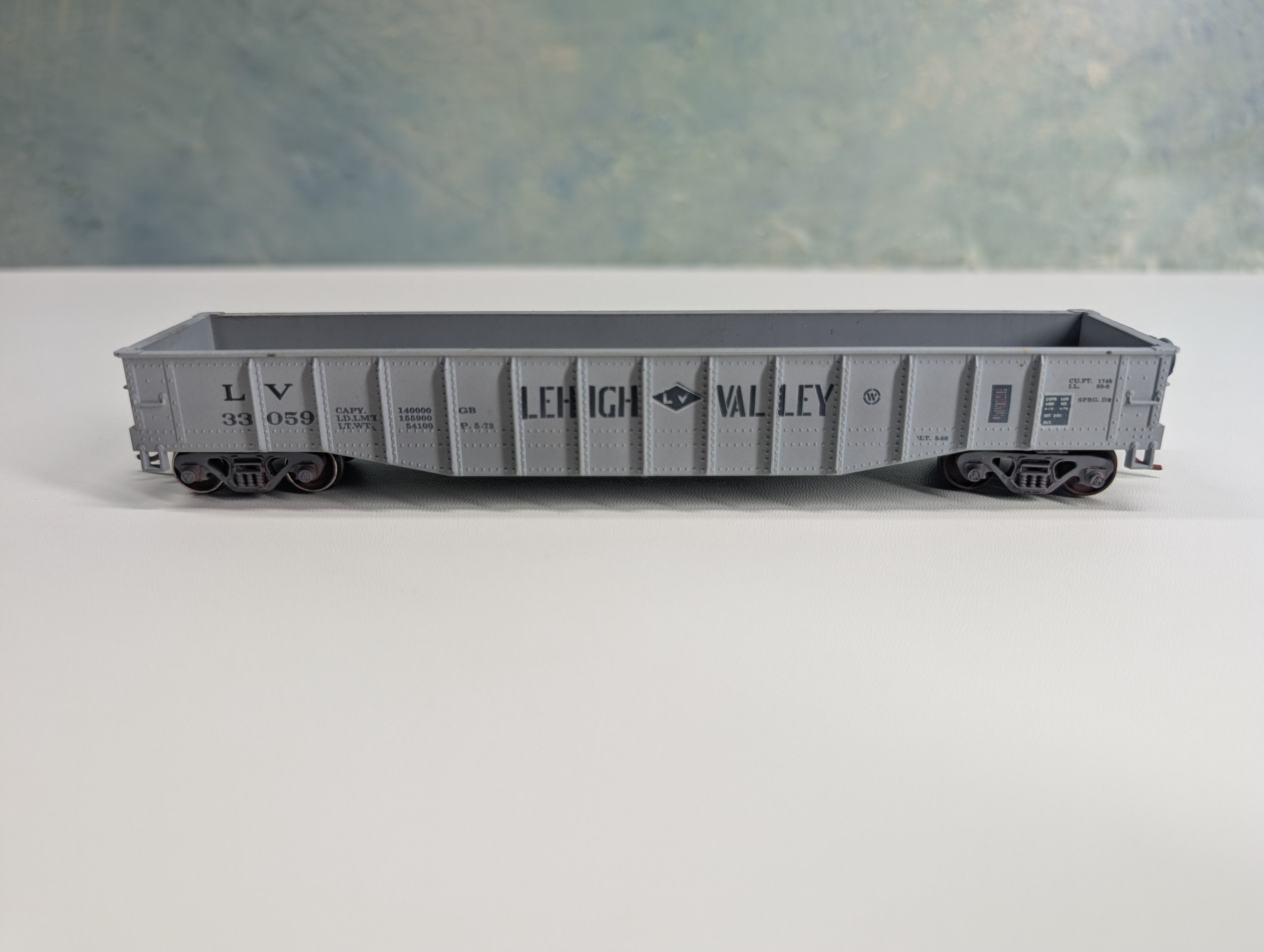 USED Athearn HO Scale 50' Gondola Lehigh Valley LV #33059 Weathered, Metal Wheels
