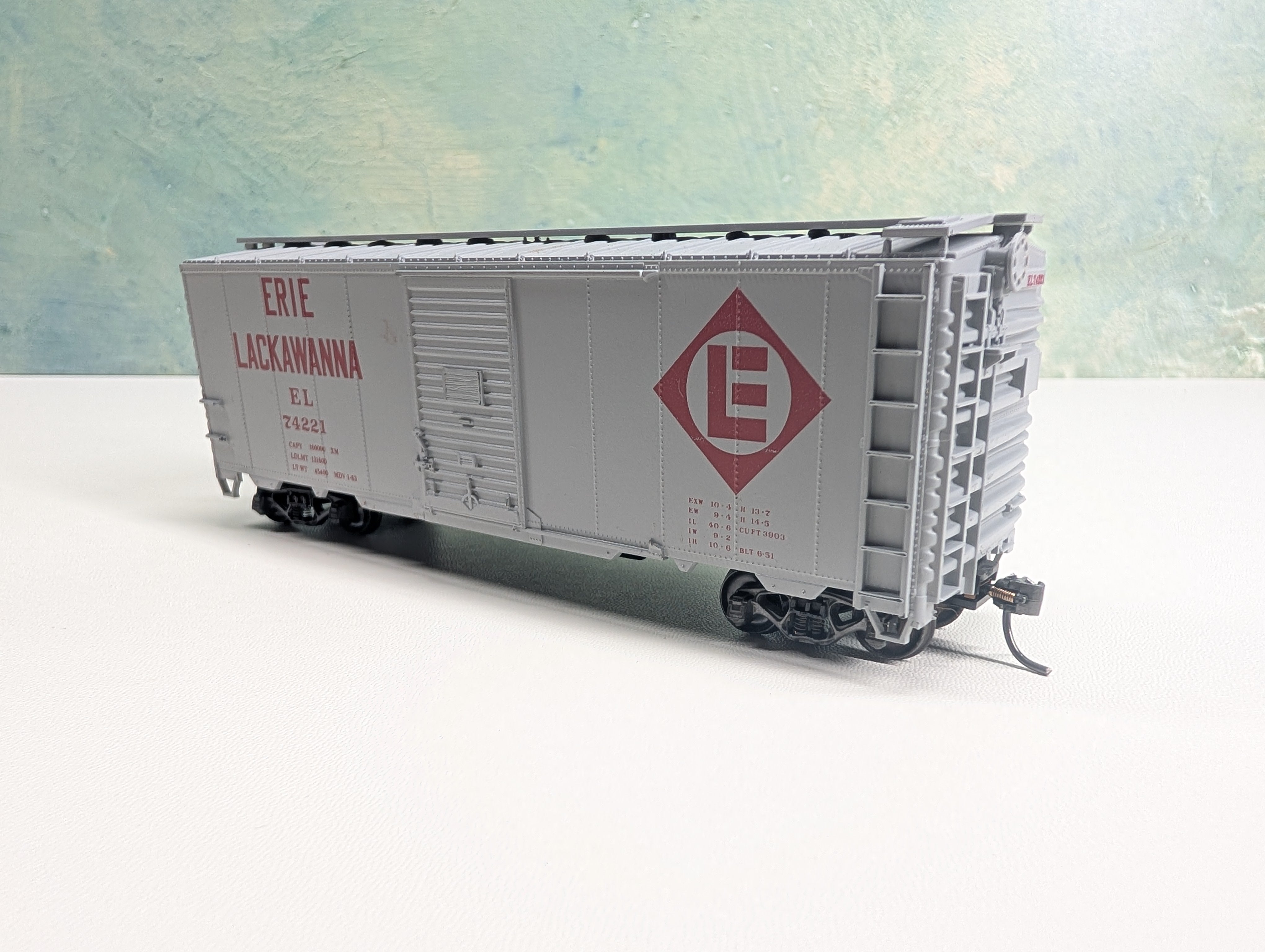 USED Accurail HO Scale 40' Box Car Erie Lackawanna EL #74221 Upgraded Trucks