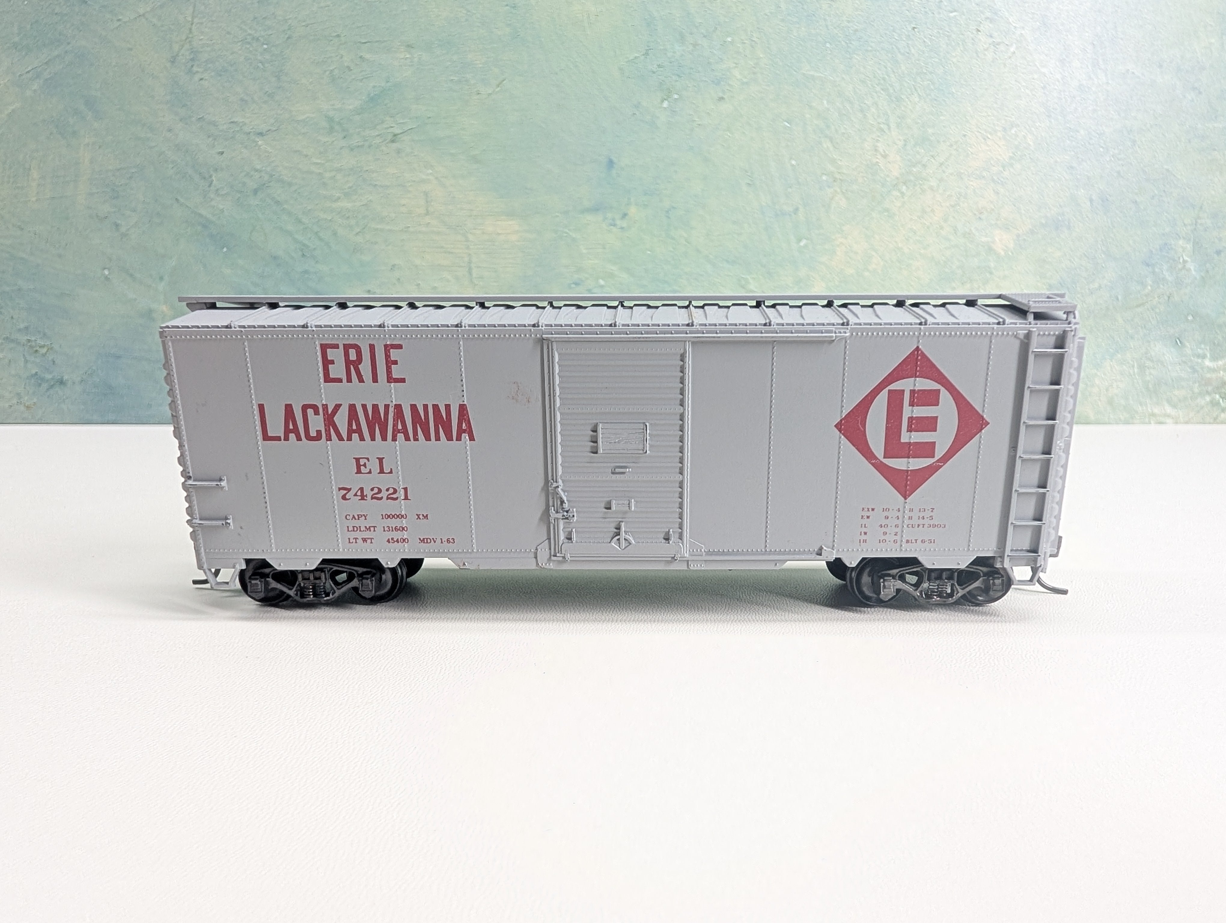 USED Accurail HO Scale 40' Box Car Erie Lackawanna EL #74221 Upgraded Trucks