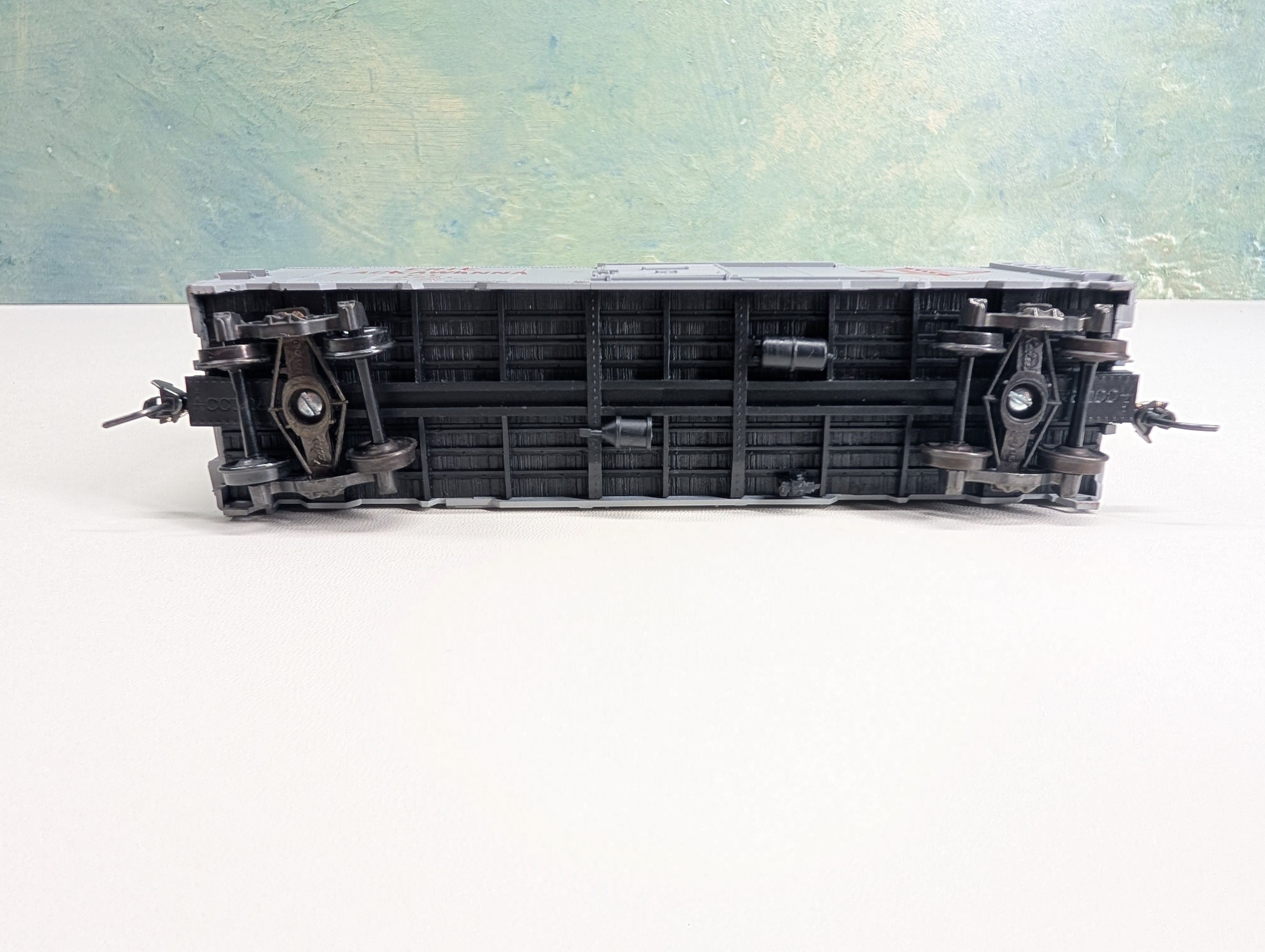 USED Accurail HO Scale 40' Box Car Erie Lackawanna EL #74221 Upgraded Trucks