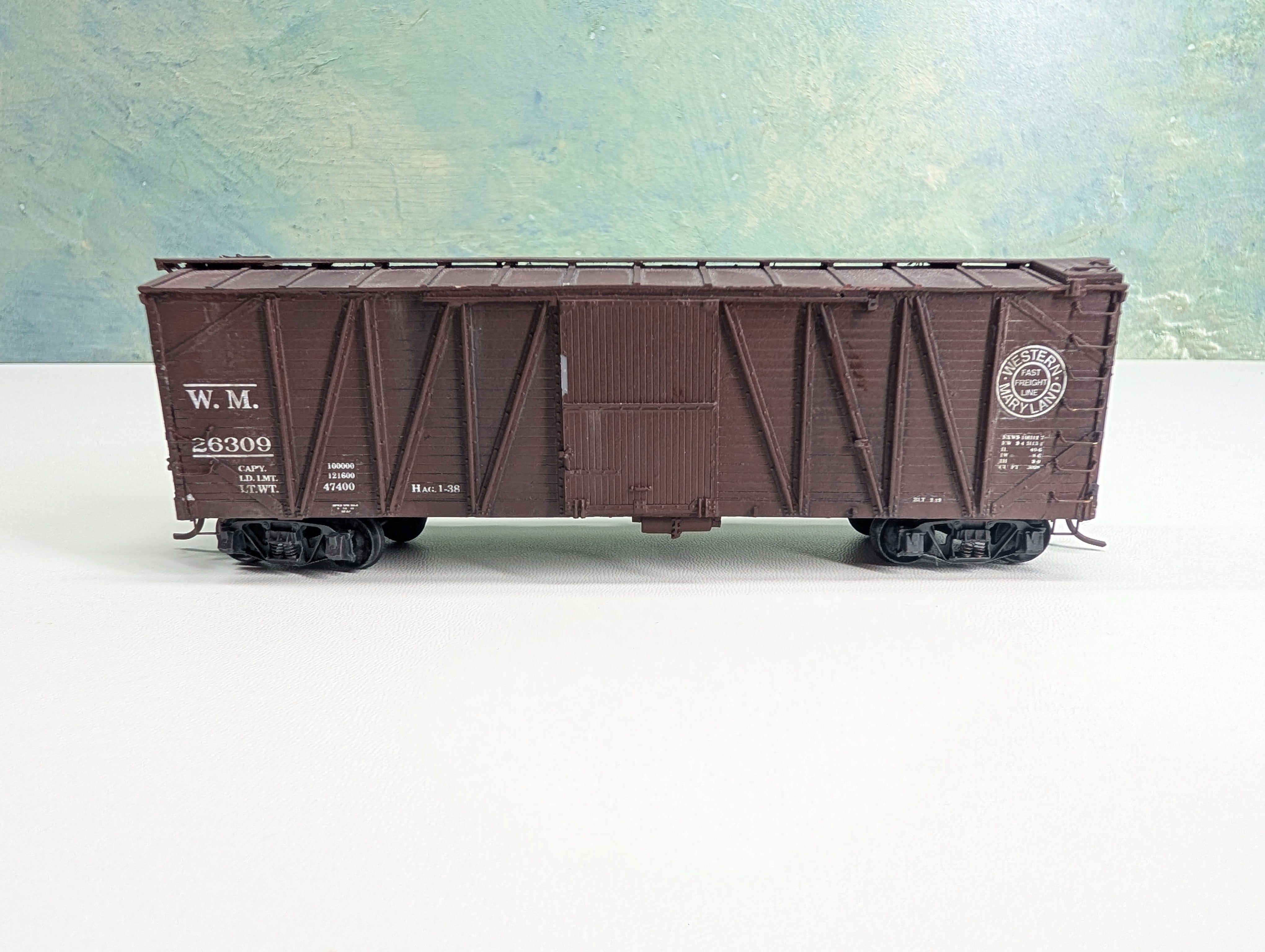 USED HO Scale 40' Wooden Outside Braced Box Car Western Maryland WM #26309 Upgraded Trucks