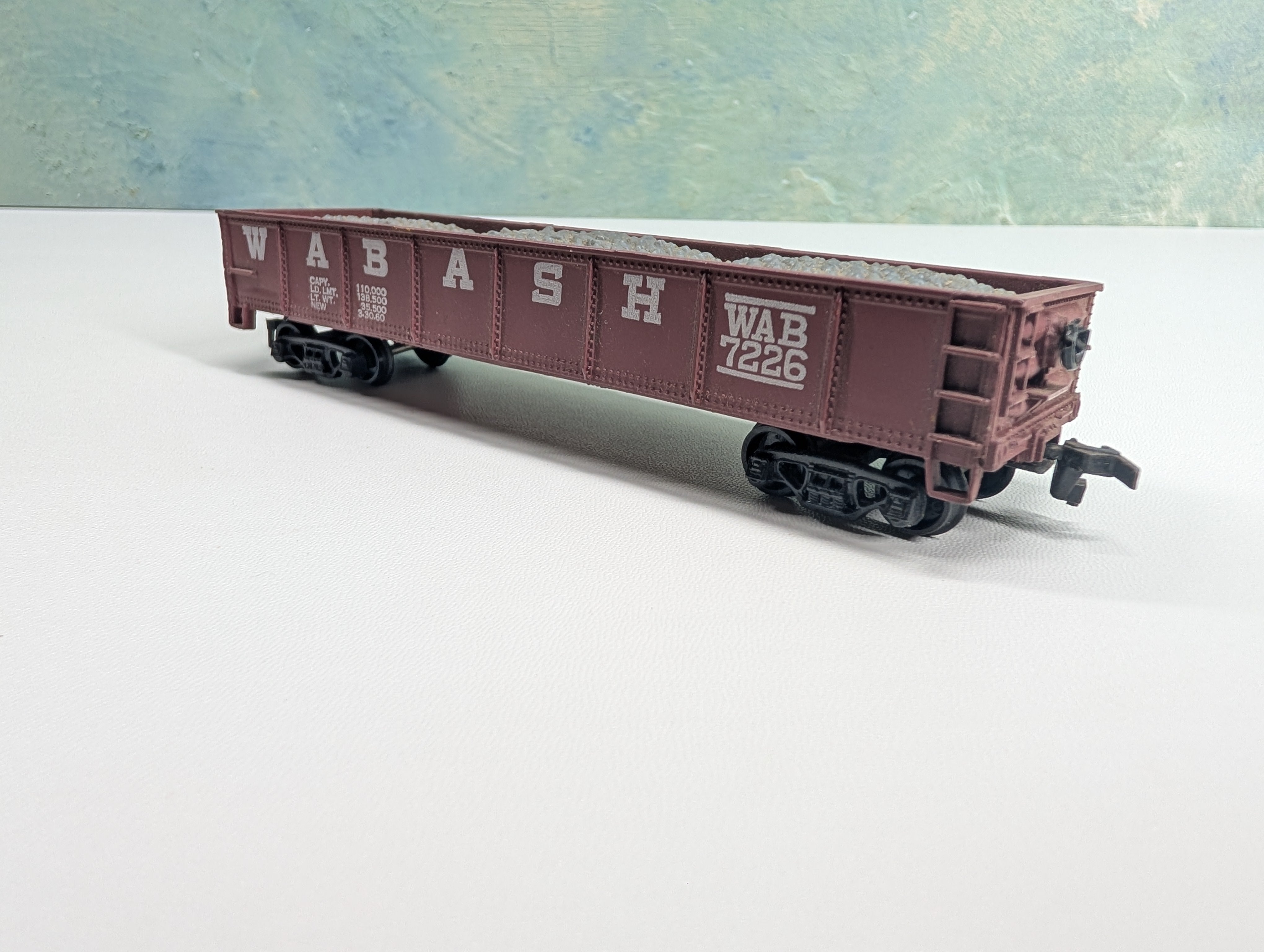 USED HO Scale Gondola w/ Load Wabash WAB #7226