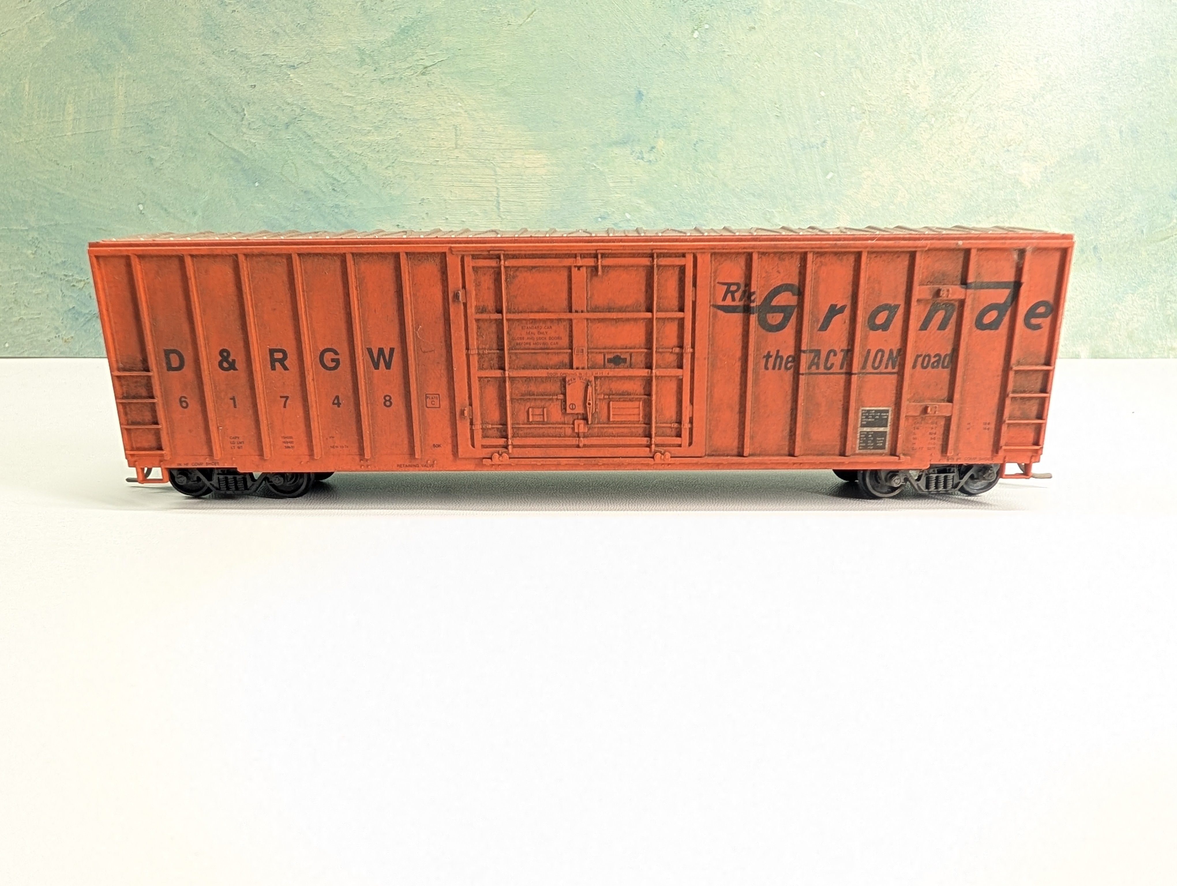 USED Roundhouse HO Scale 50' Box Car Rio Grande D&RGW #61748 Weathered