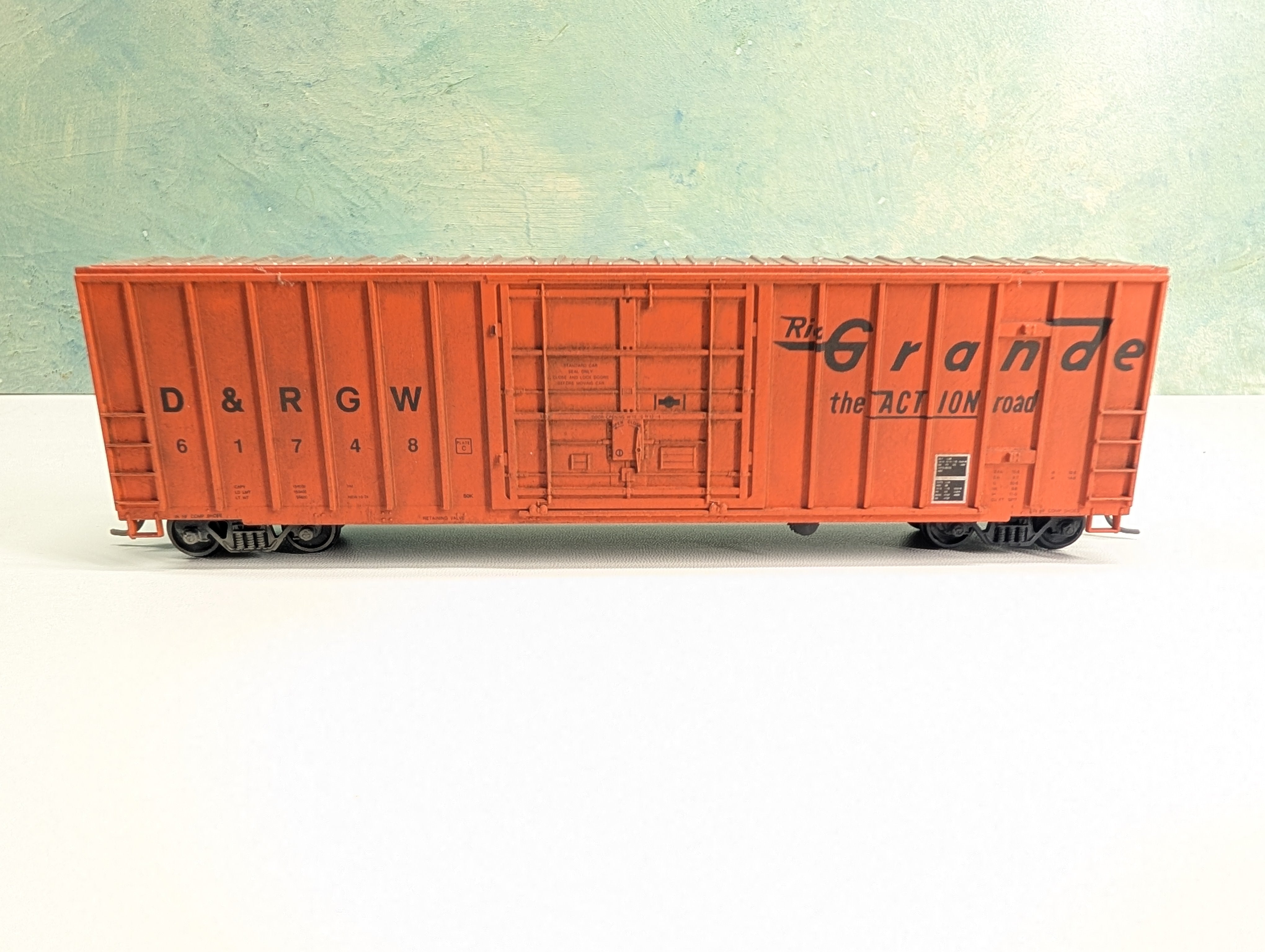 USED Roundhouse HO Scale 50' Box Car Rio Grande D&RGW #61748 Weathered